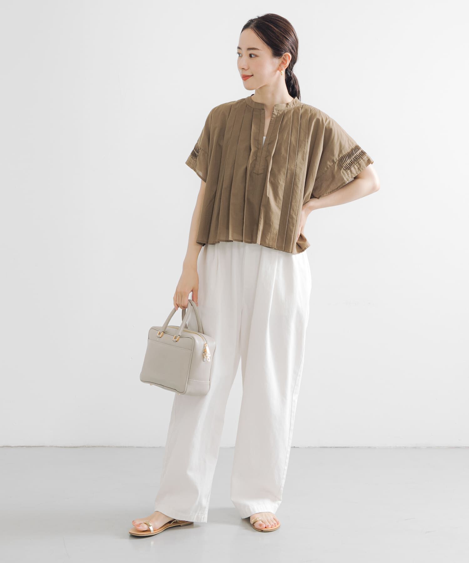 URBAN RESEARCH「ハーフスリーブタックショートシャツ」|シャツ・ブラウス|