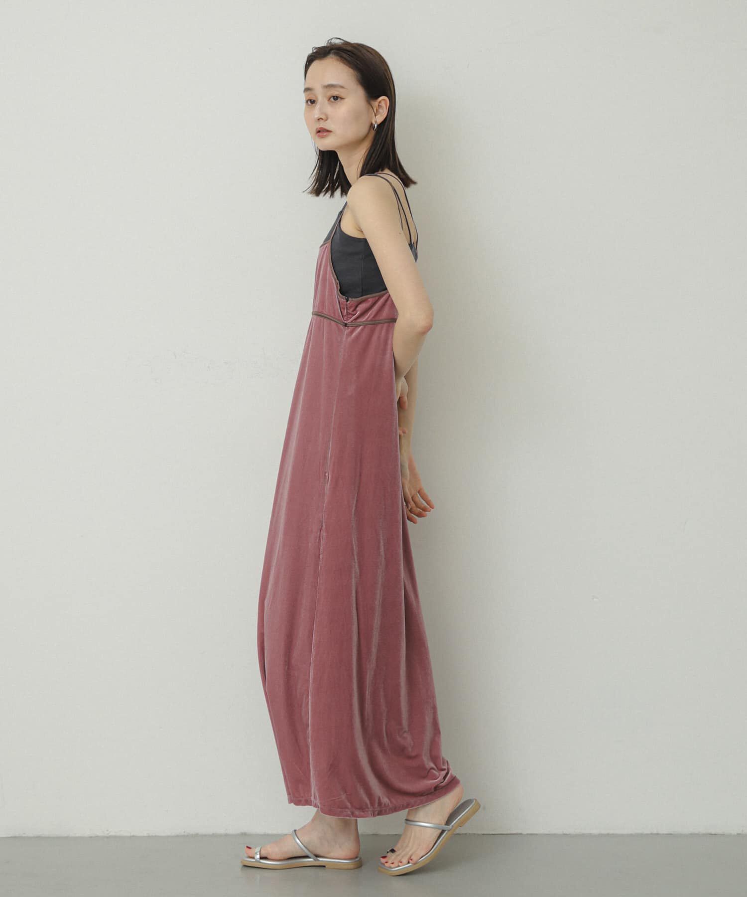 SENSE OF PLACE by URBAN RESEARCH「フロントスリットベロアキャミワンピース」|ワンピース|