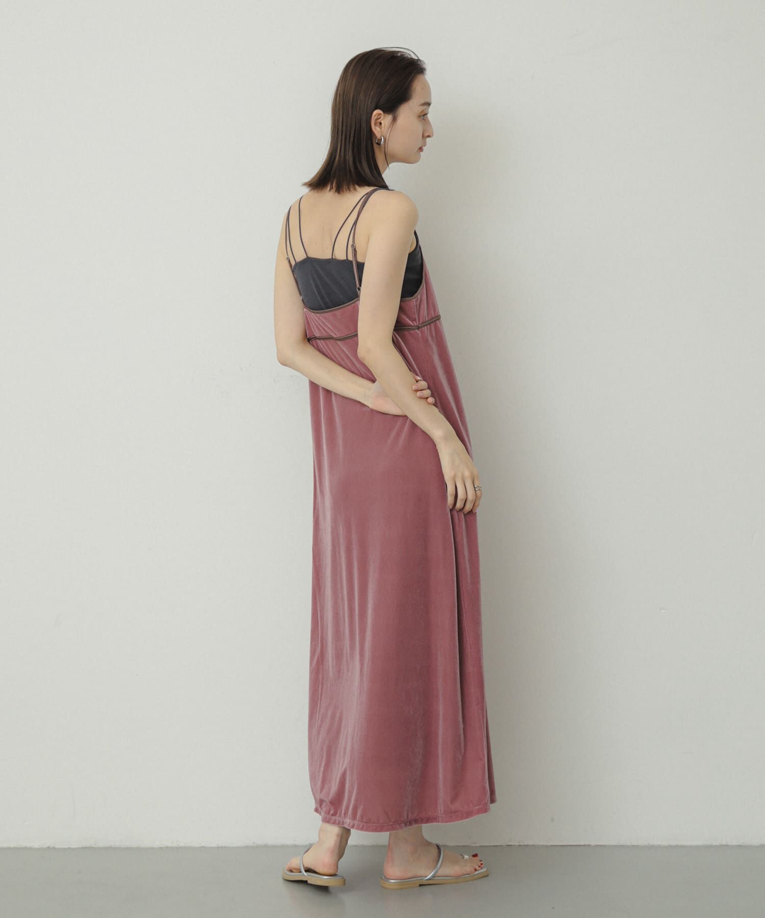 SENSE OF PLACE by URBAN RESEARCH「フロントスリットベロアキャミワンピース」|ワンピース|