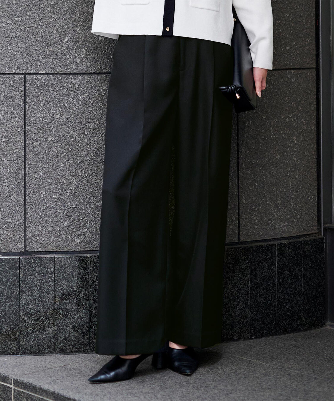 ur's「美シルエットワンタックワイドパンツ」|スラックス|ブラック