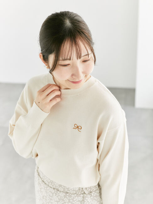 Te chichi TERRASSE「リボン刺繍クルーネックニット」|ニット・セーター|オフホワイト