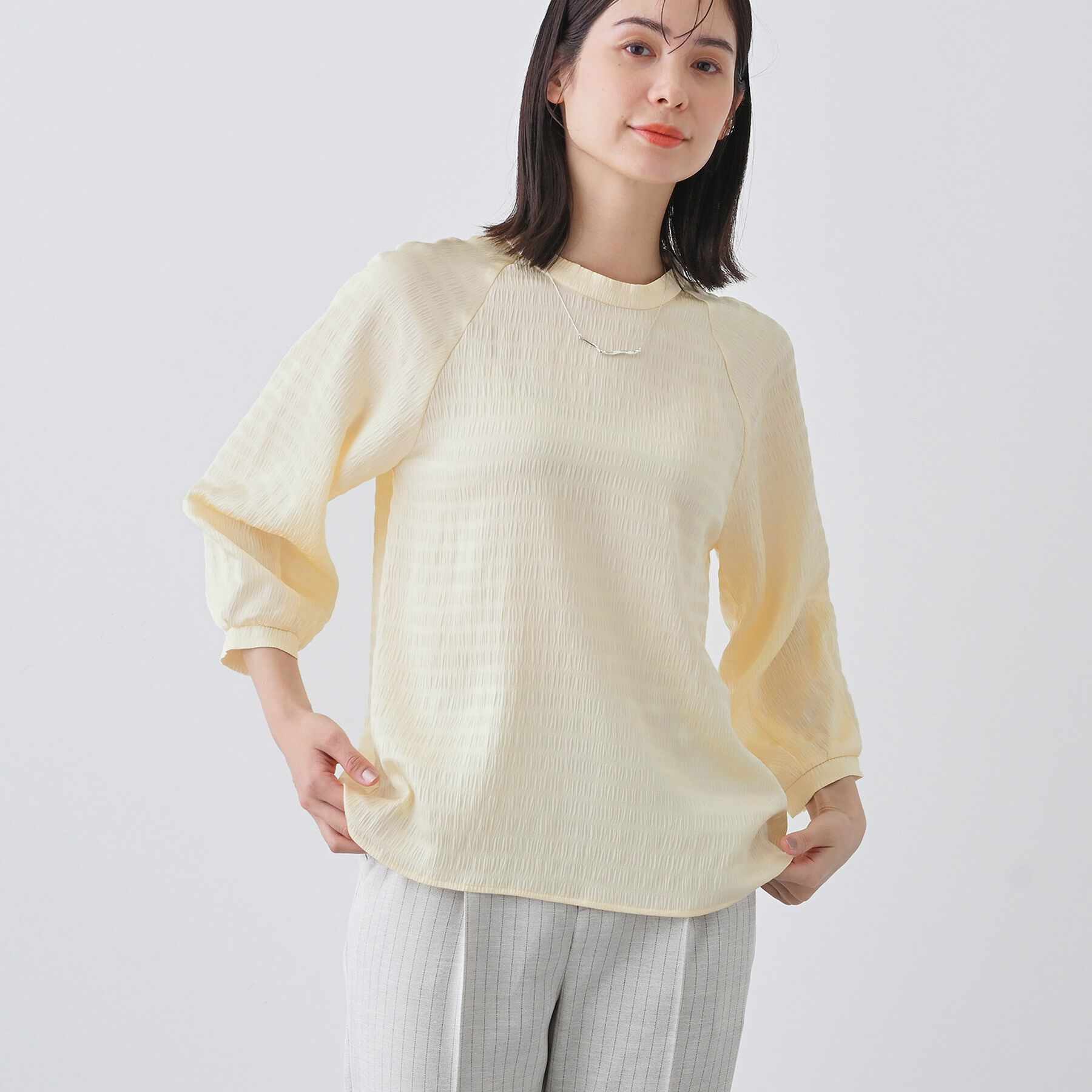 INDIVI「【洗える】シャーリング風ラグランスリーブブラウス」|シャツ・ブラウス|ライトベージュ(05