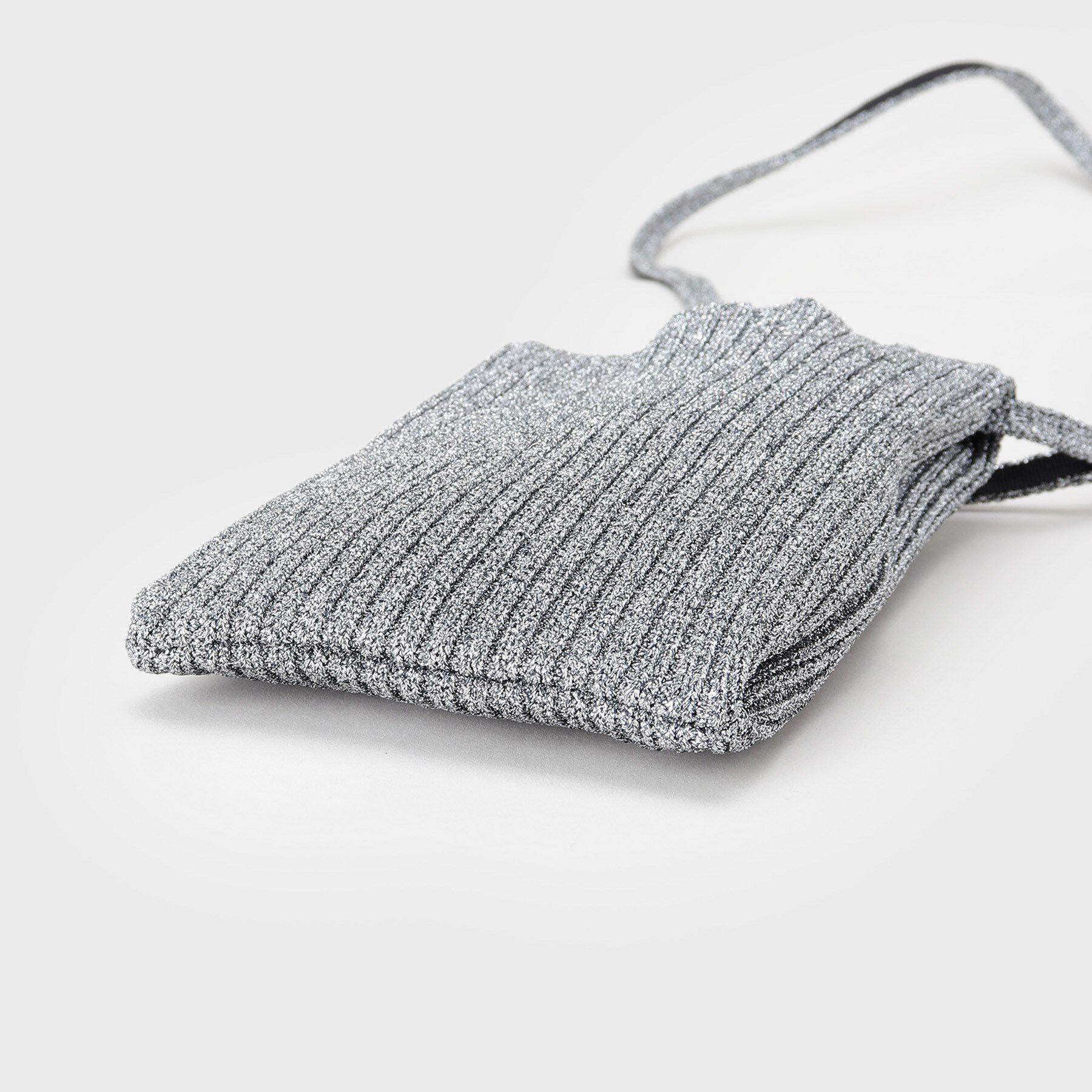 INDIVI「【大人ラメ／スマホ入れ】ニット素材ミニポシェット」|ショルダー・メッセンジャー|