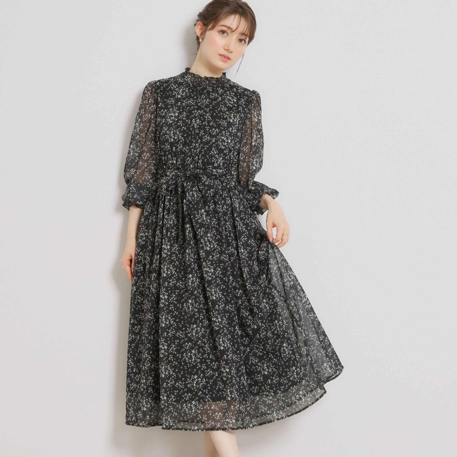 Couture broach「【洗える・着映え】楊柳小花シャーリングワンピース」|ワンピース|ブラック(119)