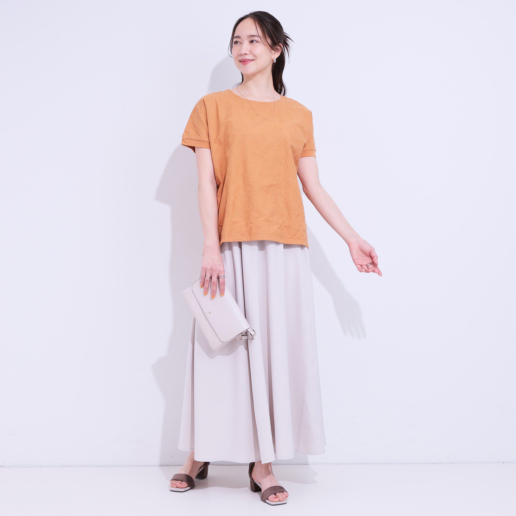 SHOO･LA･RUE「【S-LL】一枚でサマ見え フローラル刺繍トップス」|Tシャツ・カットソー|