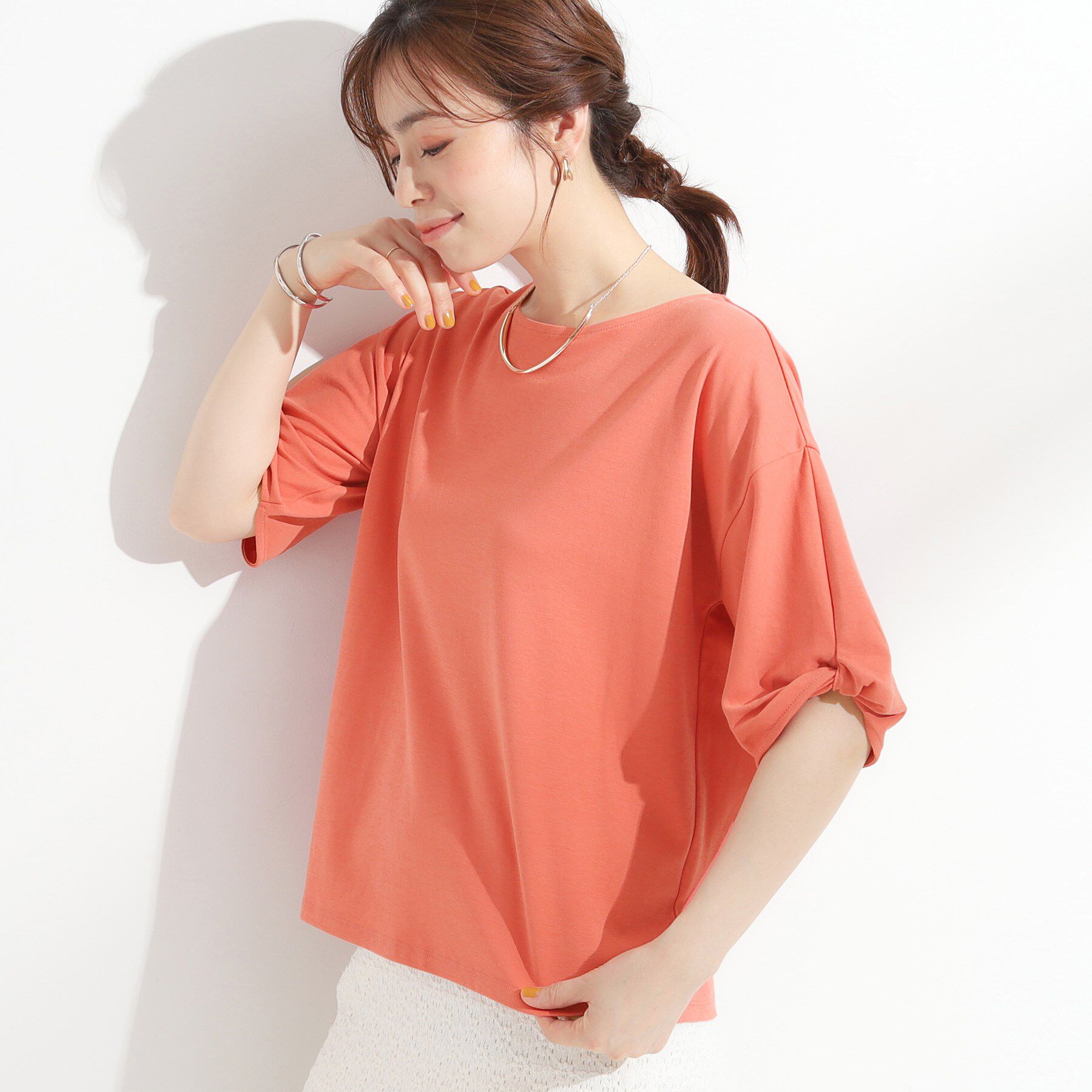 SHOO･LA･RUE「【ひんやり/洗える/S-LL】袖ねじりシルケットトップス」|Tシャツ・カットソー|オレンジ(067)