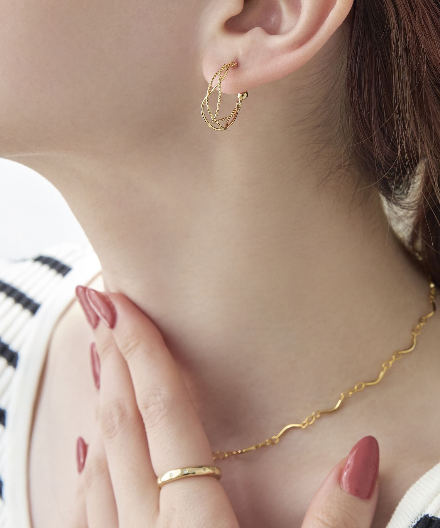 Phoebe「クロッシングトリニティーラインピアス ゴールド」|ピアス|