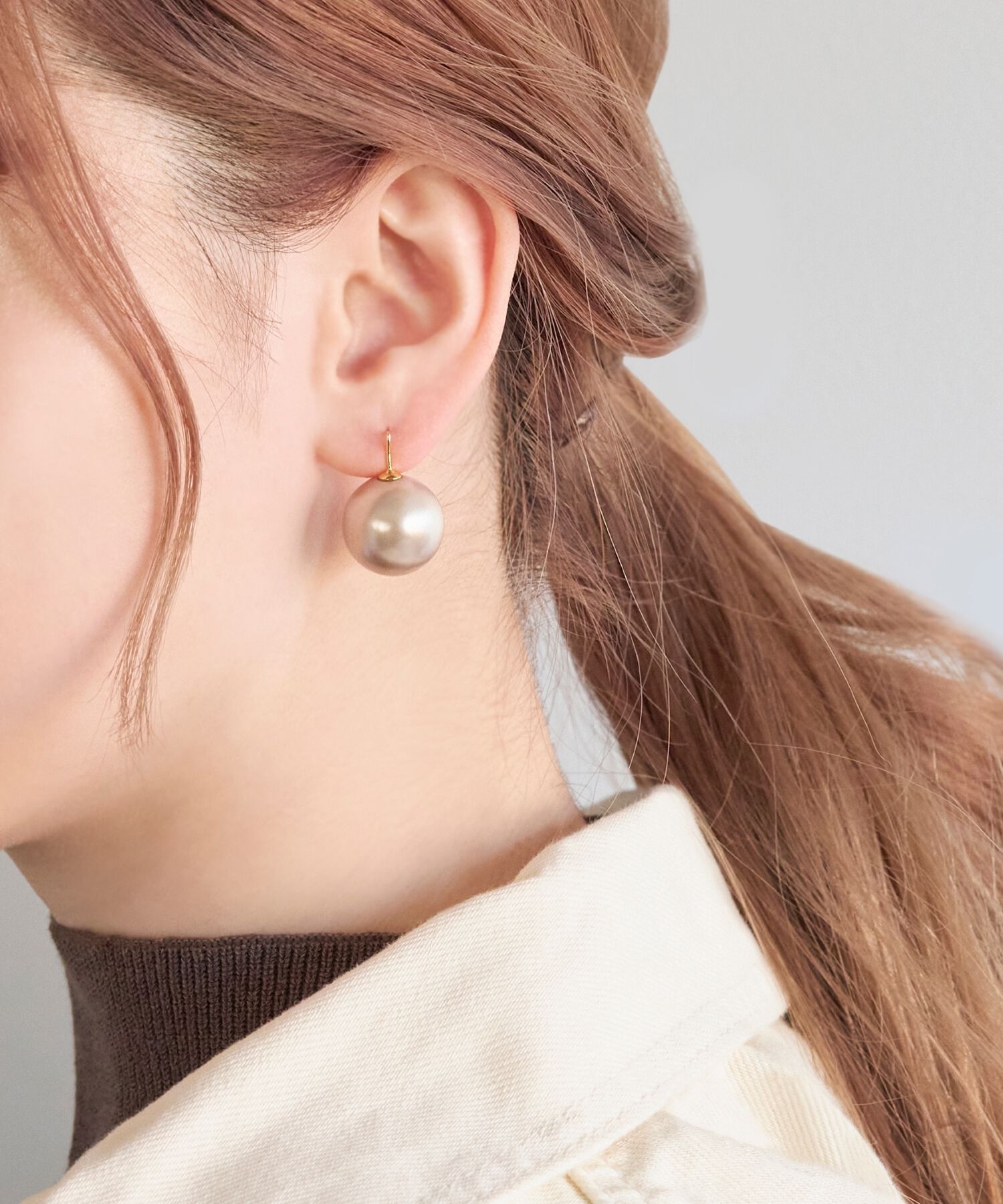 Phoebe「ビッグパールフックピアス グレー」|ピアス|グレー
