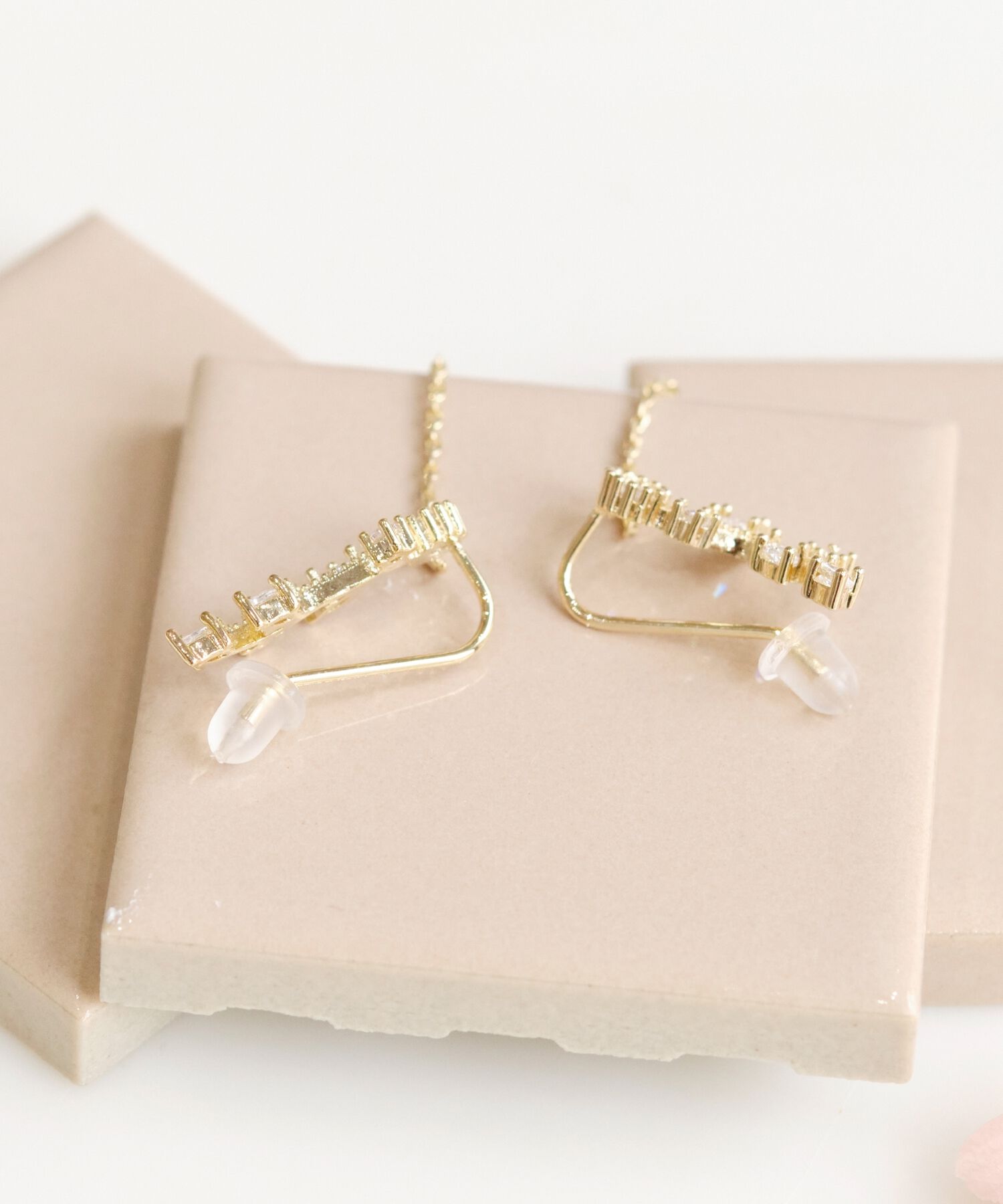 Phoebe「【シリーズ累計販売10000点突破！】2wayフラワリービジューピアス&イヤリング　ゴールド」|ピアス|