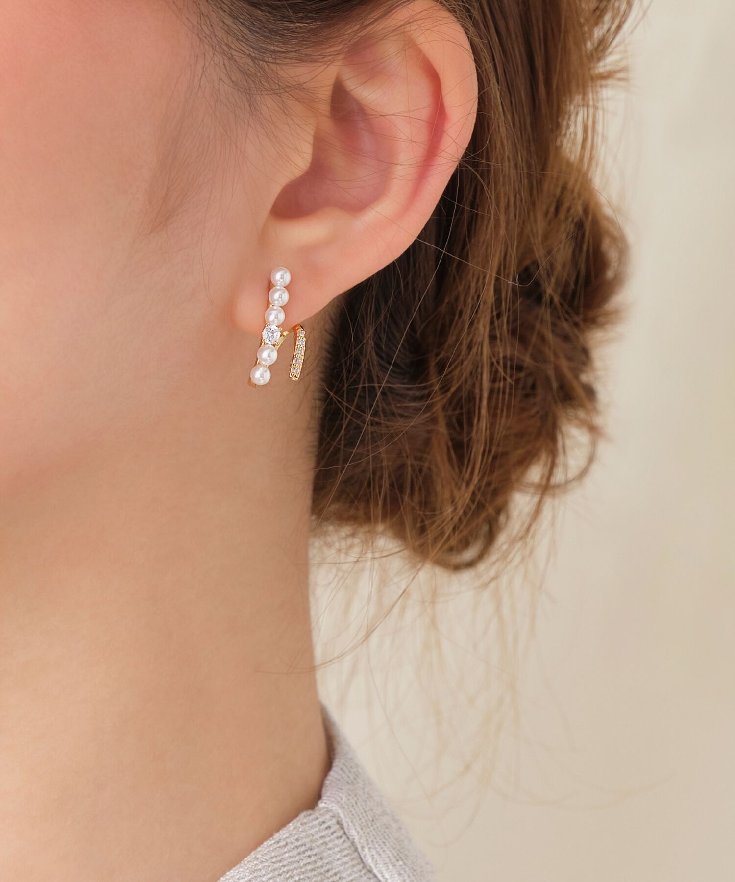 Phoebe「トラバースパールピアス」|ピアス|ゴールド