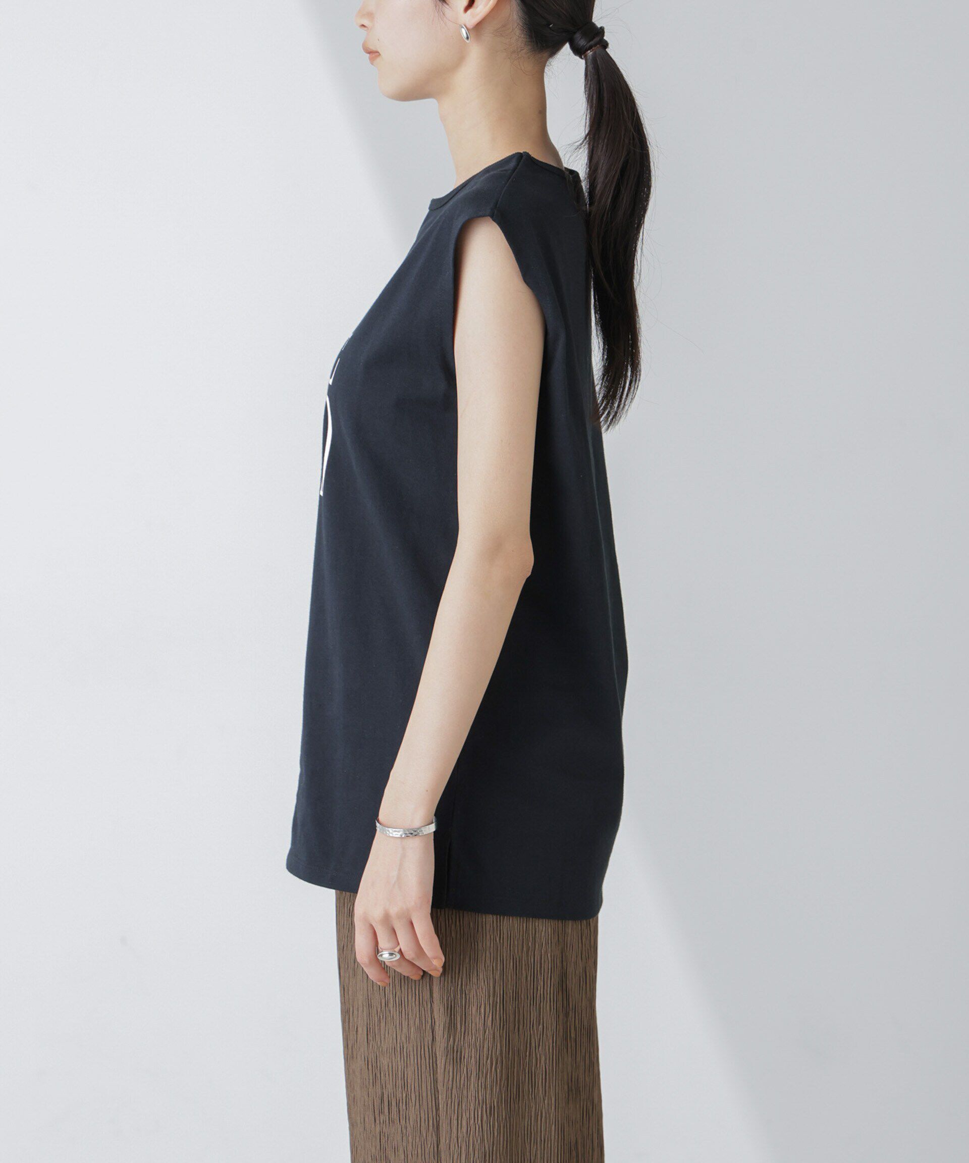 nano･universe「ノースリーブロゴプリントトップス」|Tシャツ・カットソー|