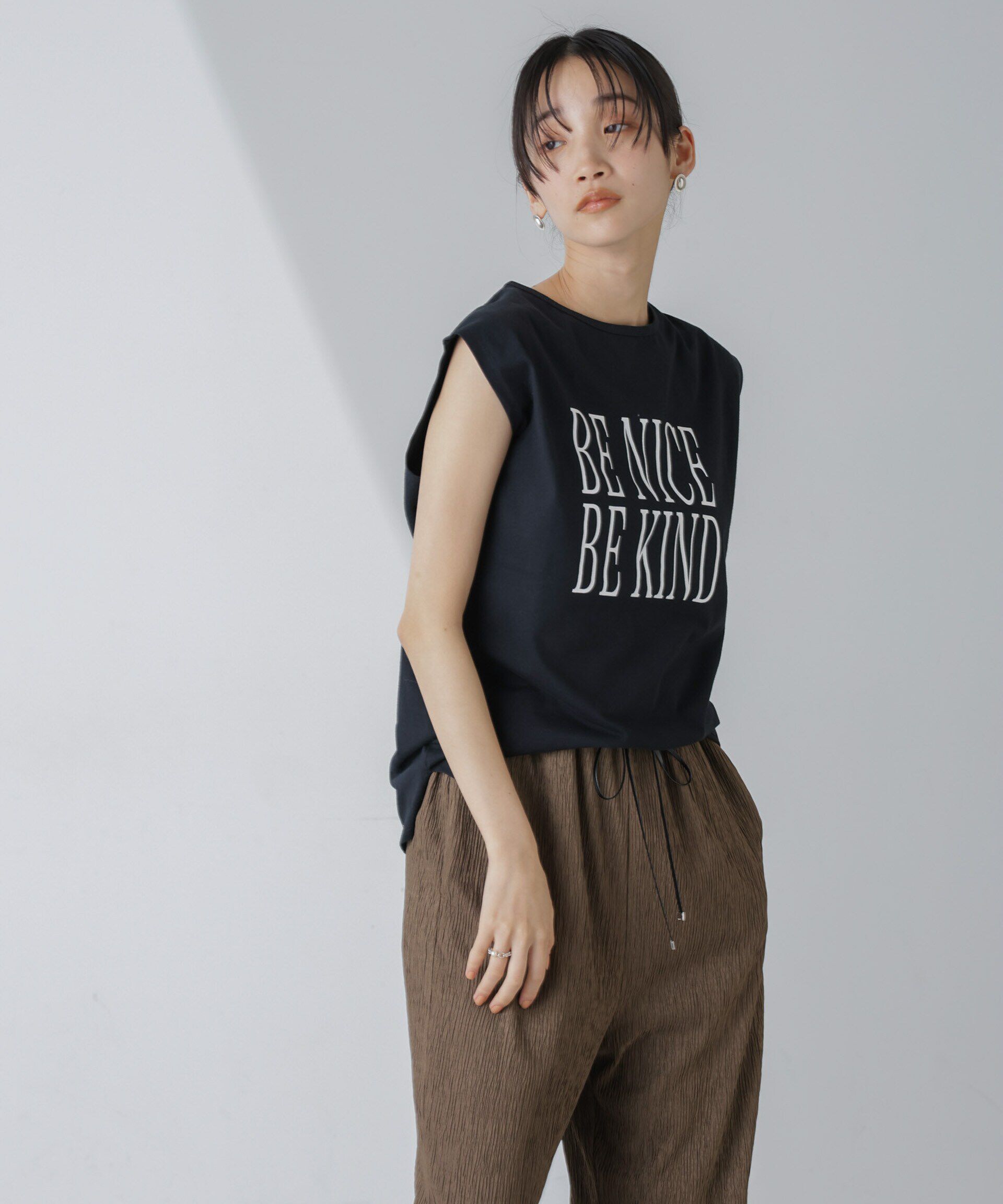 nano･universe「ノースリーブロゴプリントトップス」|Tシャツ・カットソー|