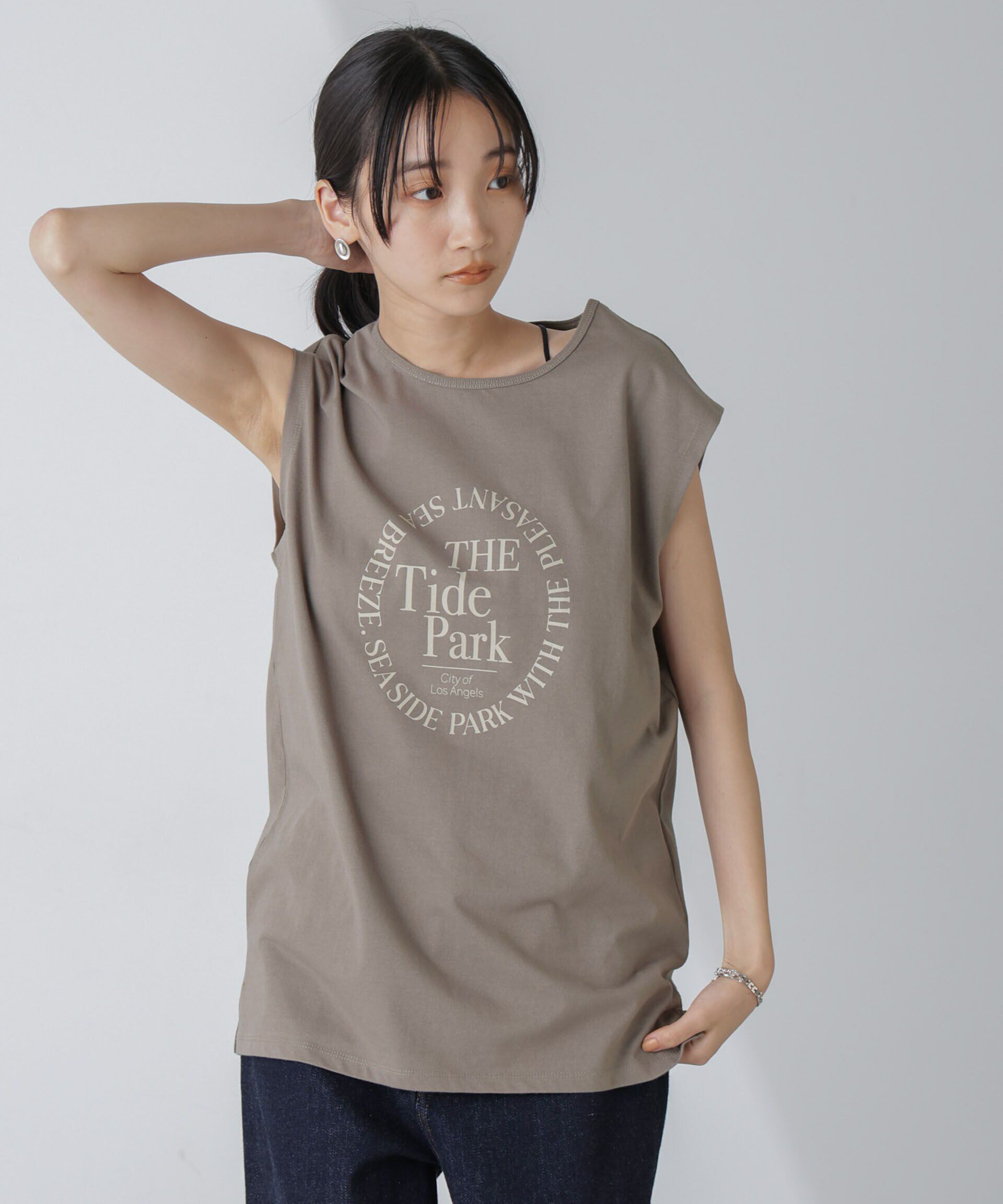 nano･universe「ノースリーブロゴプリントトップス」|Tシャツ・カットソー|モカ3