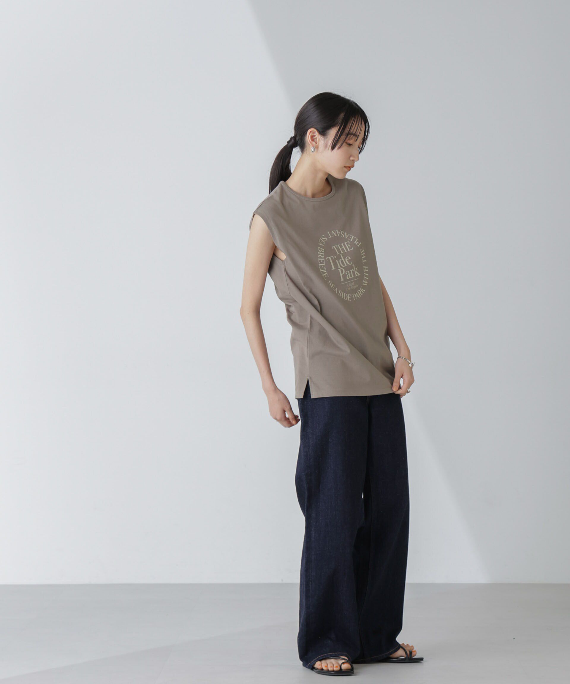 nano･universe「ノースリーブロゴプリントトップス」|Tシャツ・カットソー|