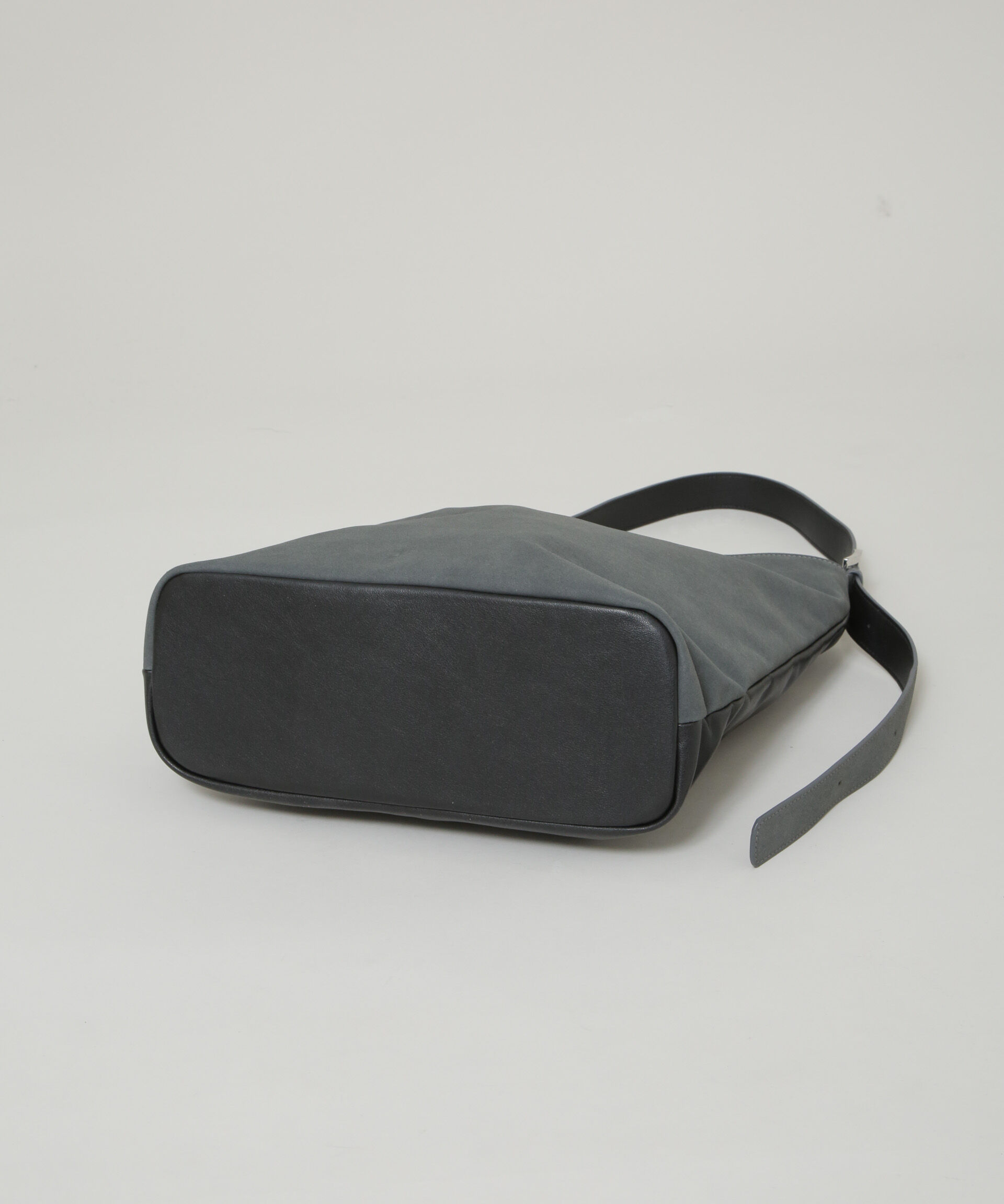 nano･universe「フェイクスエードコンビスクエアショルダーバッグ」|ショルダー・メッセンジャー|