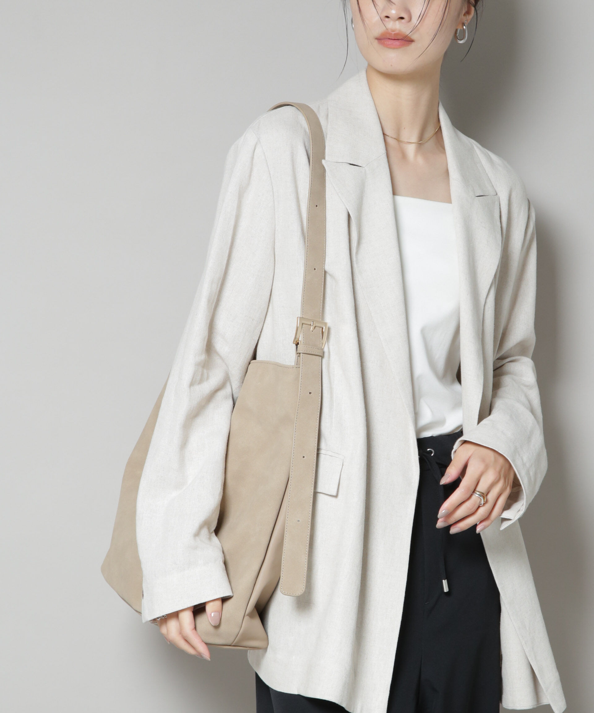 nano･universe「フェイクスエードコンビスクエアショルダーバッグ」|ショルダー・メッセンジャー|ベージュ