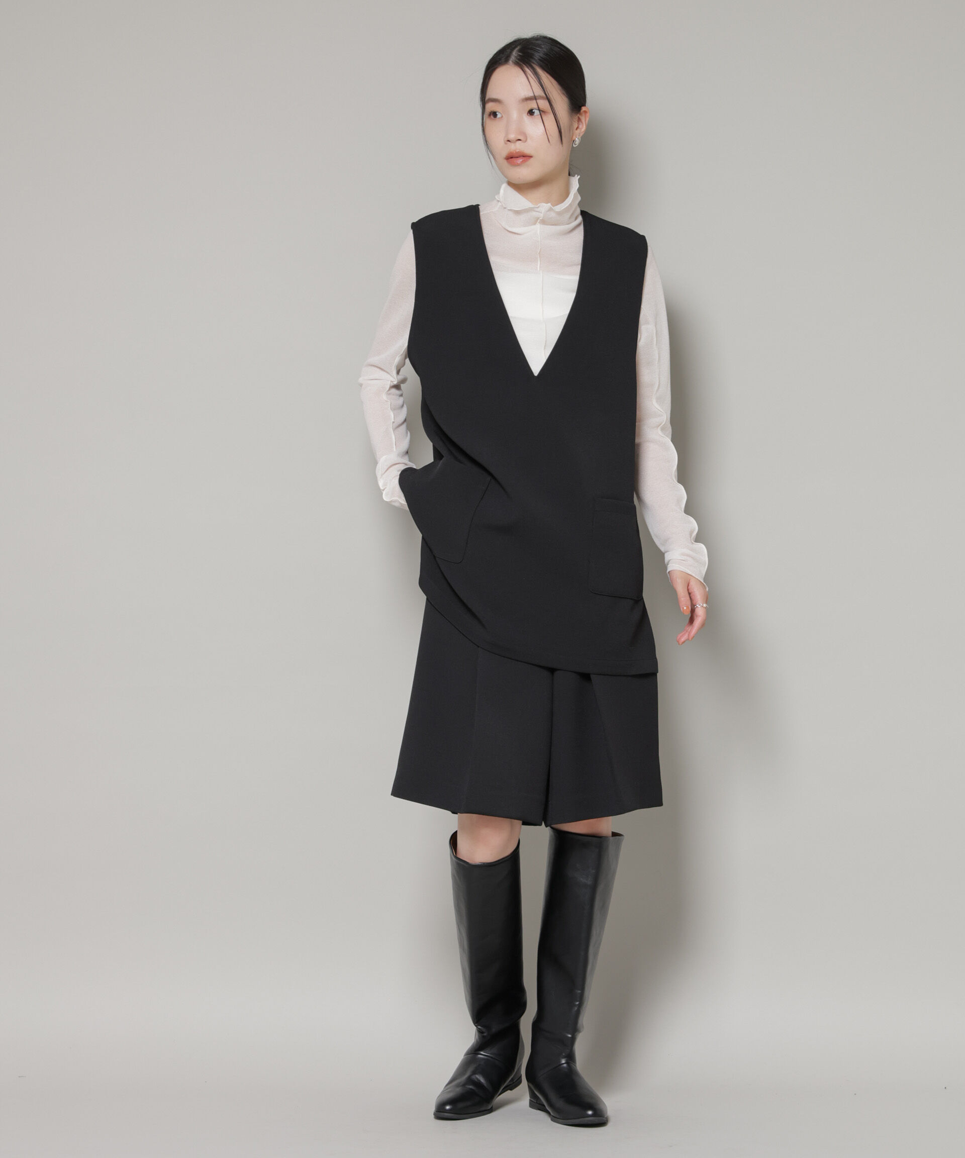 nano･universe「Vネックベスト&times;ハーフパンツ セットアップ」|ワンピース|