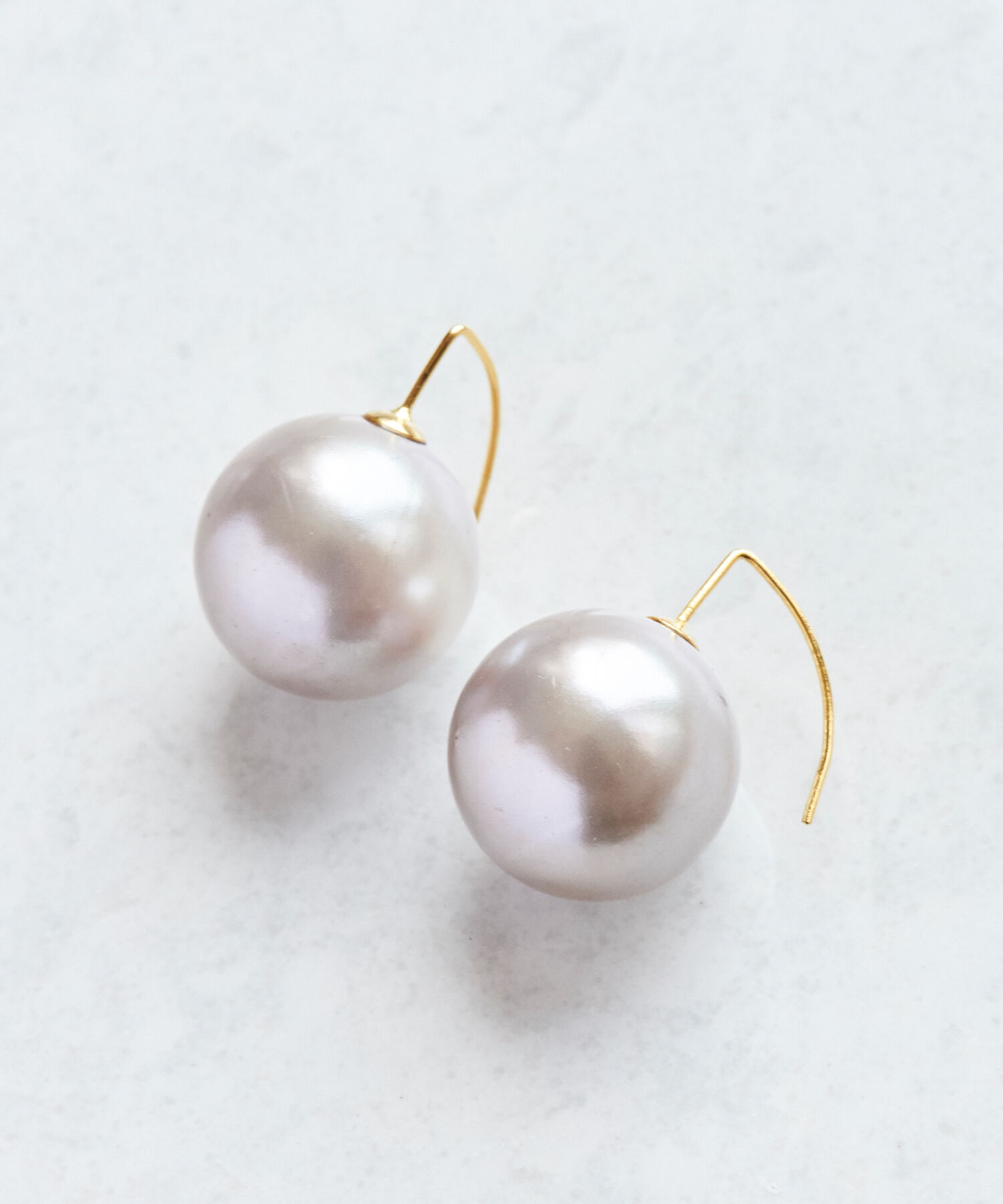 Phoebe「ビッグパールフックピアス グレー」|ピアス|