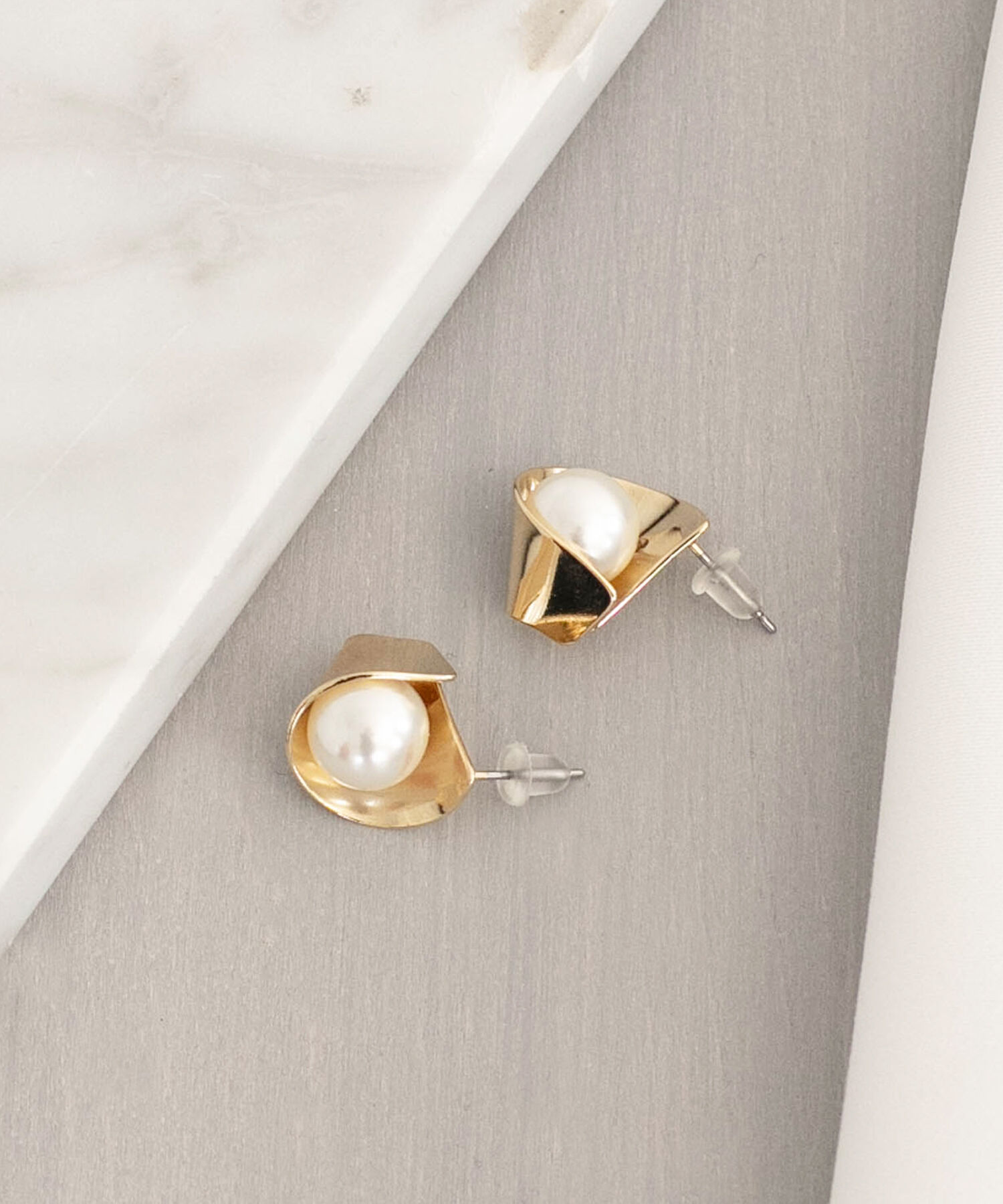 Phoebe「ラップメタルパールピアス　ゴールド」|ピアス|ゴールド