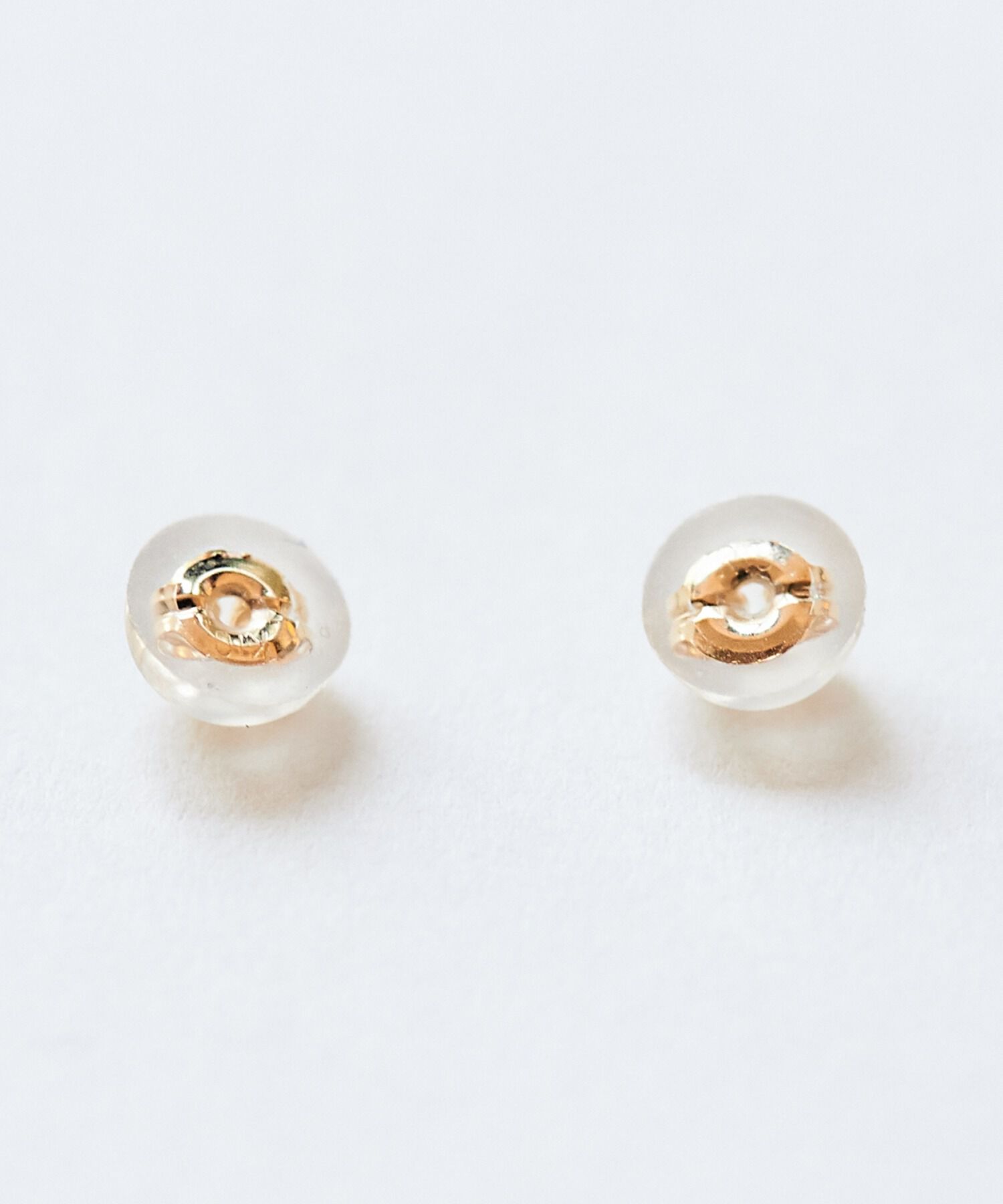 Phoebe「【K10】ダブルロックシリコンキャッチ(両耳)」|ピアス|ゴールド