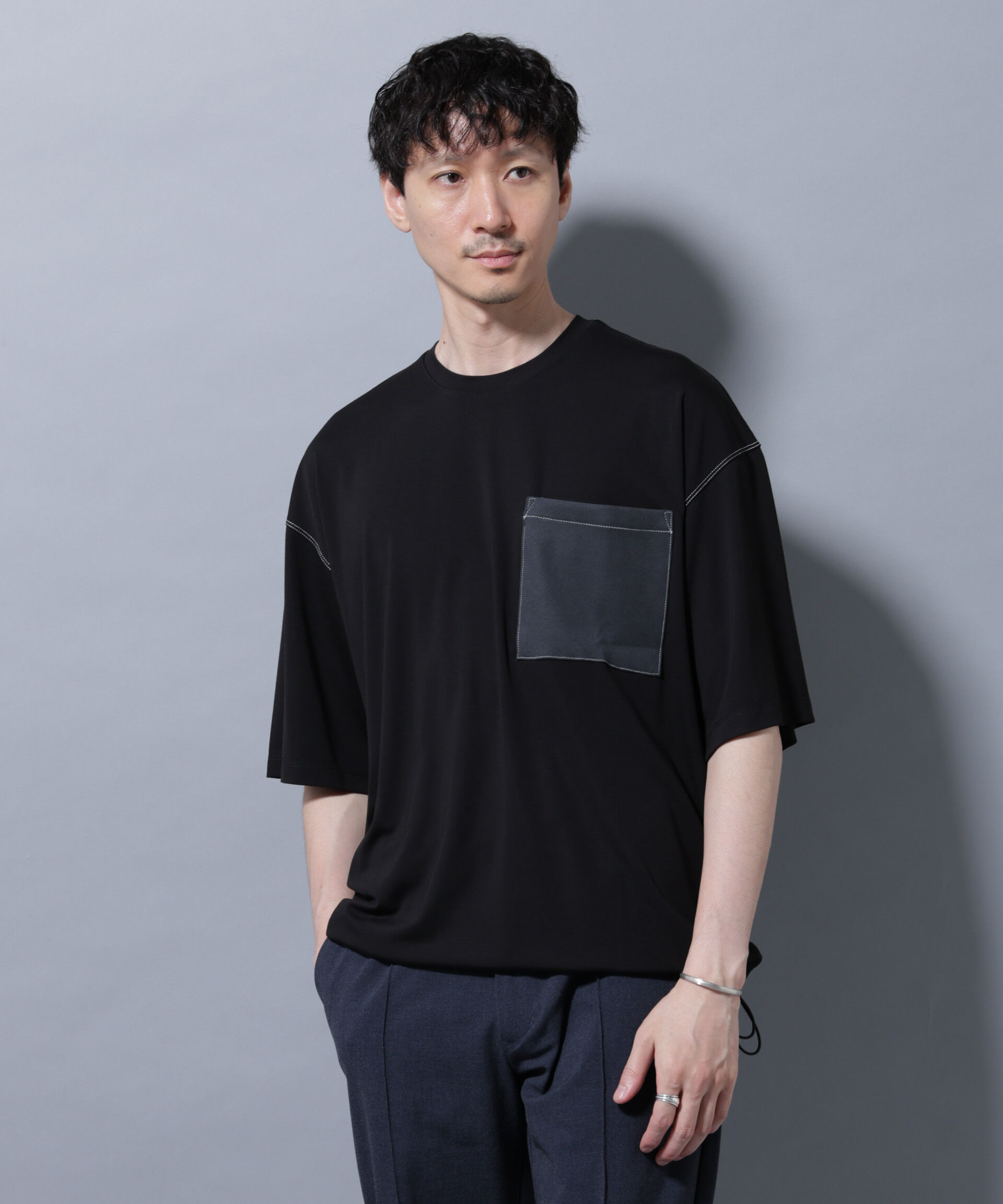 nano･universe「配色ステッチ フェイクスエードポケットTシャツ」|Tシャツ・カットソー|ブラック