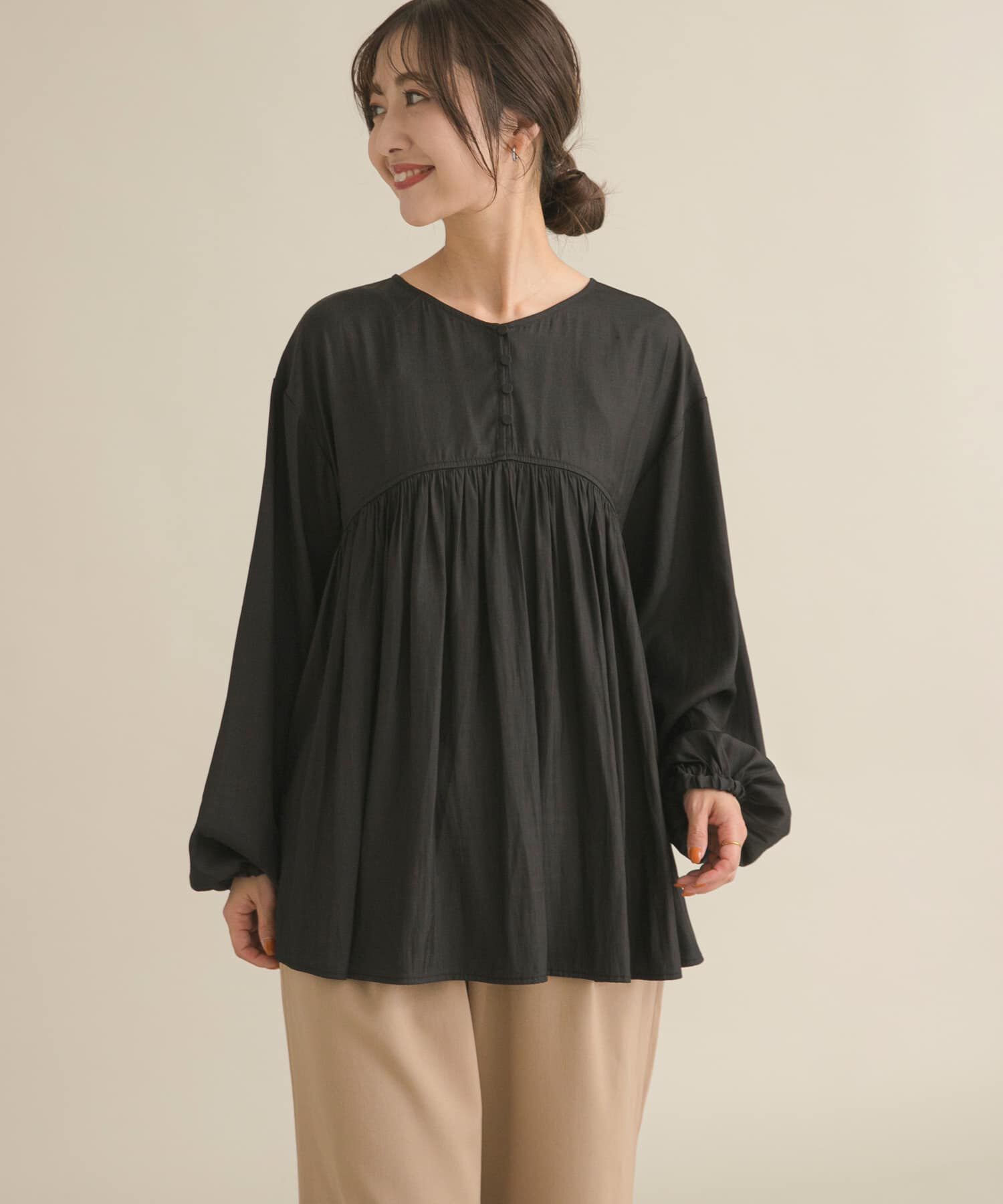 URBAN RESEARCH DOORS「『WEB/一部店舗限定』2WAYギャザー切替ブラウス」|シャツ・ブラウス|