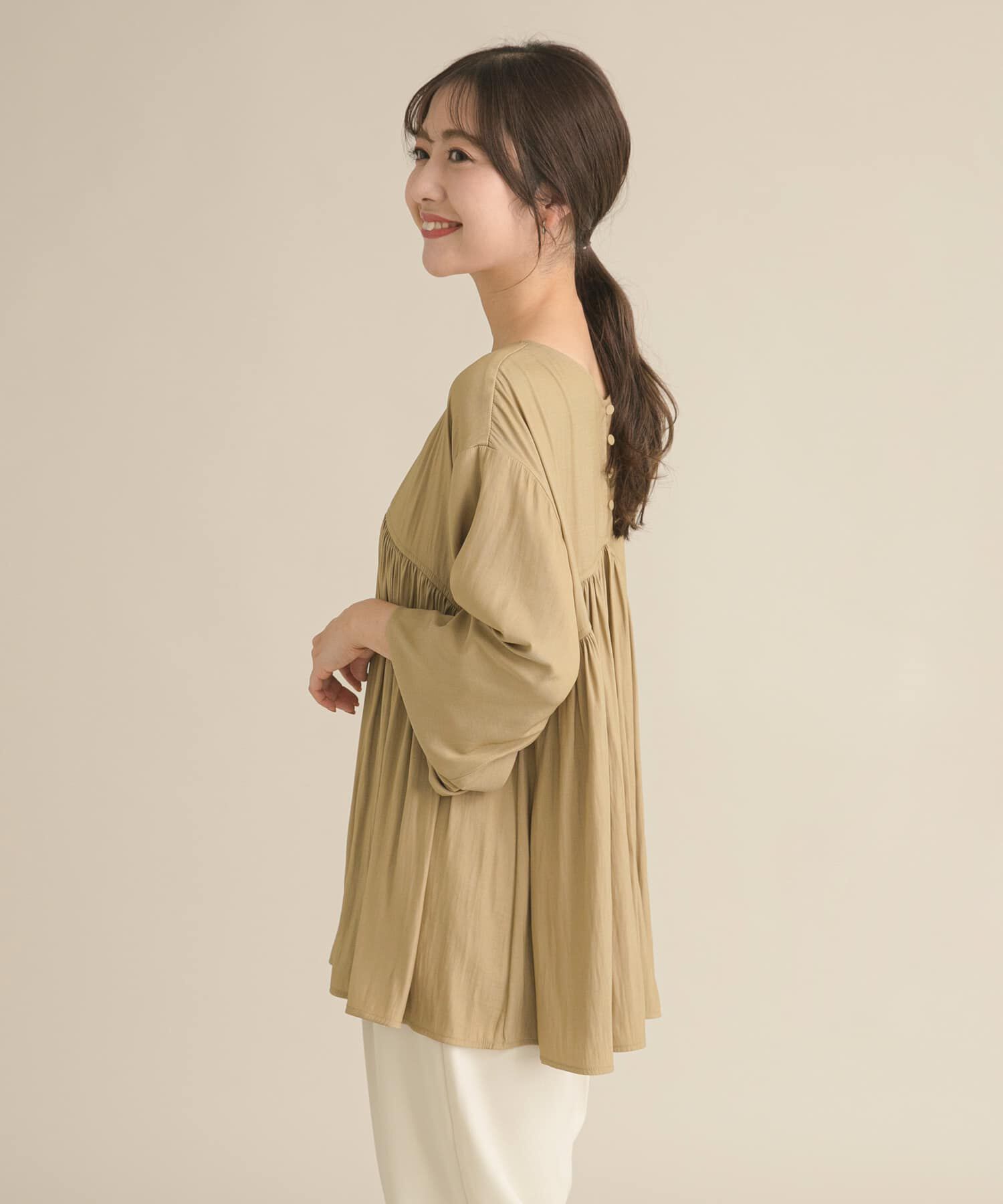 URBAN RESEARCH DOORS「『WEB/一部店舗限定』2WAYギャザー切替ブラウス」|シャツ・ブラウス|