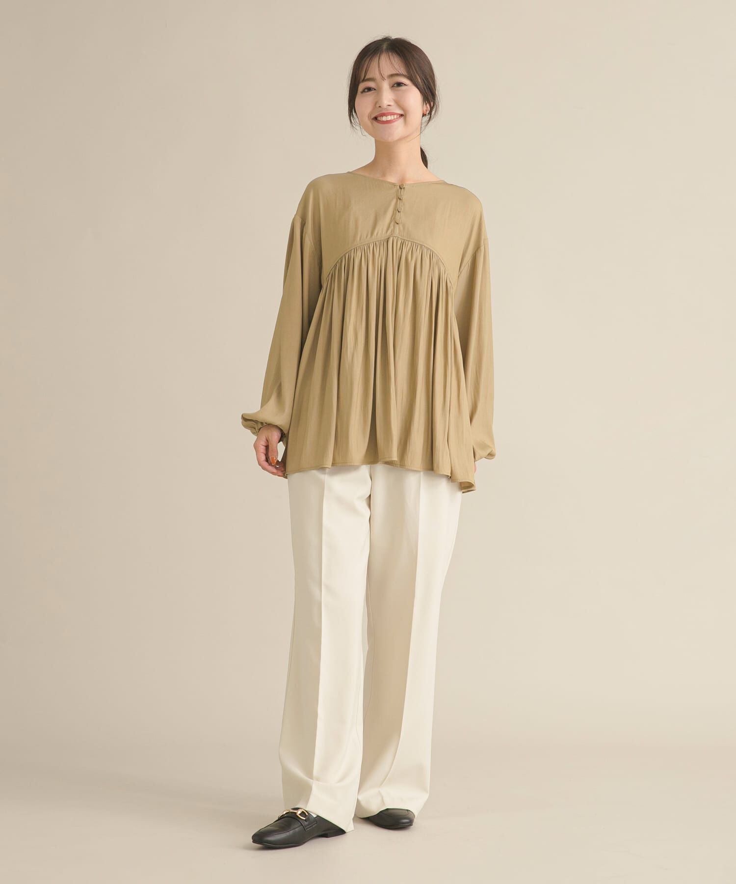 URBAN RESEARCH DOORS「『WEB/一部店舗限定』2WAYギャザー切替ブラウス」|シャツ・ブラウス|