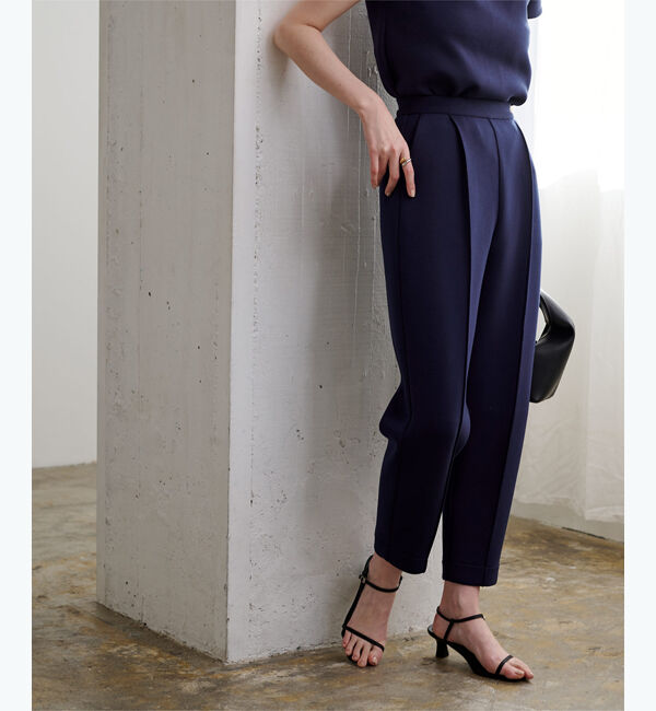 ur's「【井川沙耶香さんコラボアイテム】ダンボールコクーンパンツ」|スラックス|