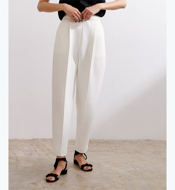 ur's「【井川沙耶香さんコラボアイテム】ダンボールコクーンパンツ」|スラックス|ホワイト