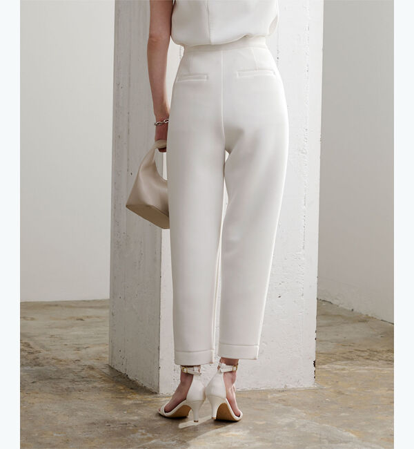 ur's「【井川沙耶香さんコラボアイテム】ダンボールコクーンパンツ」|スラックス|