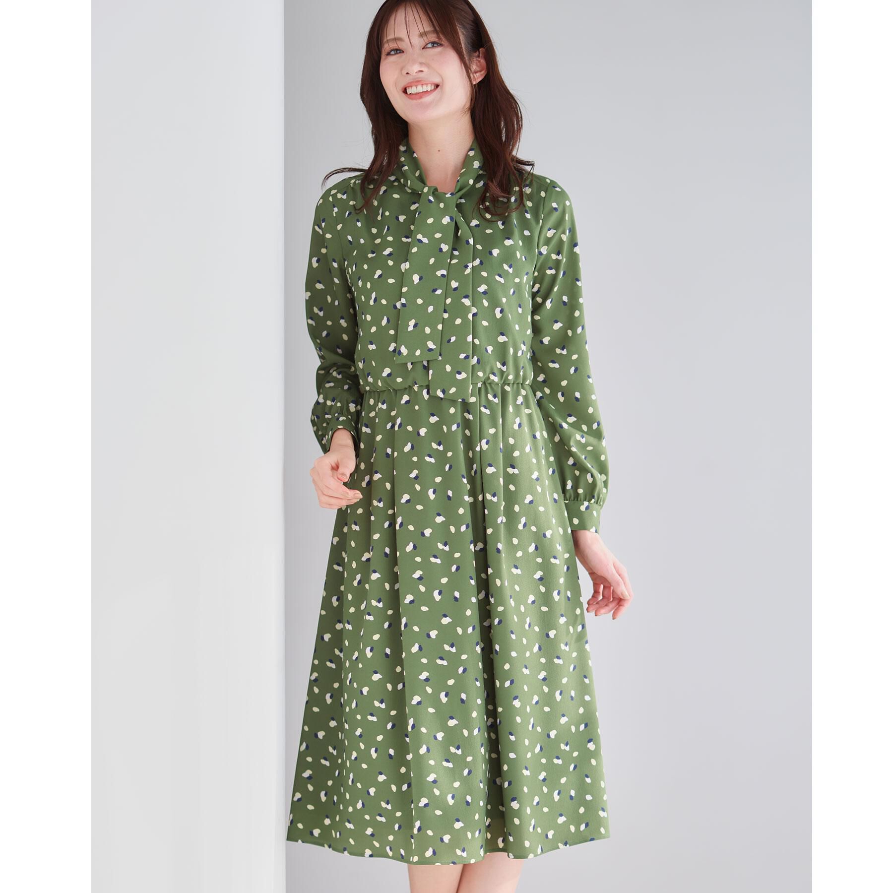 Reflect「【通勤・おでかけにおすすめ◎】フラワープリントボウタイワンピース」|ワンピース|カーキ(127)