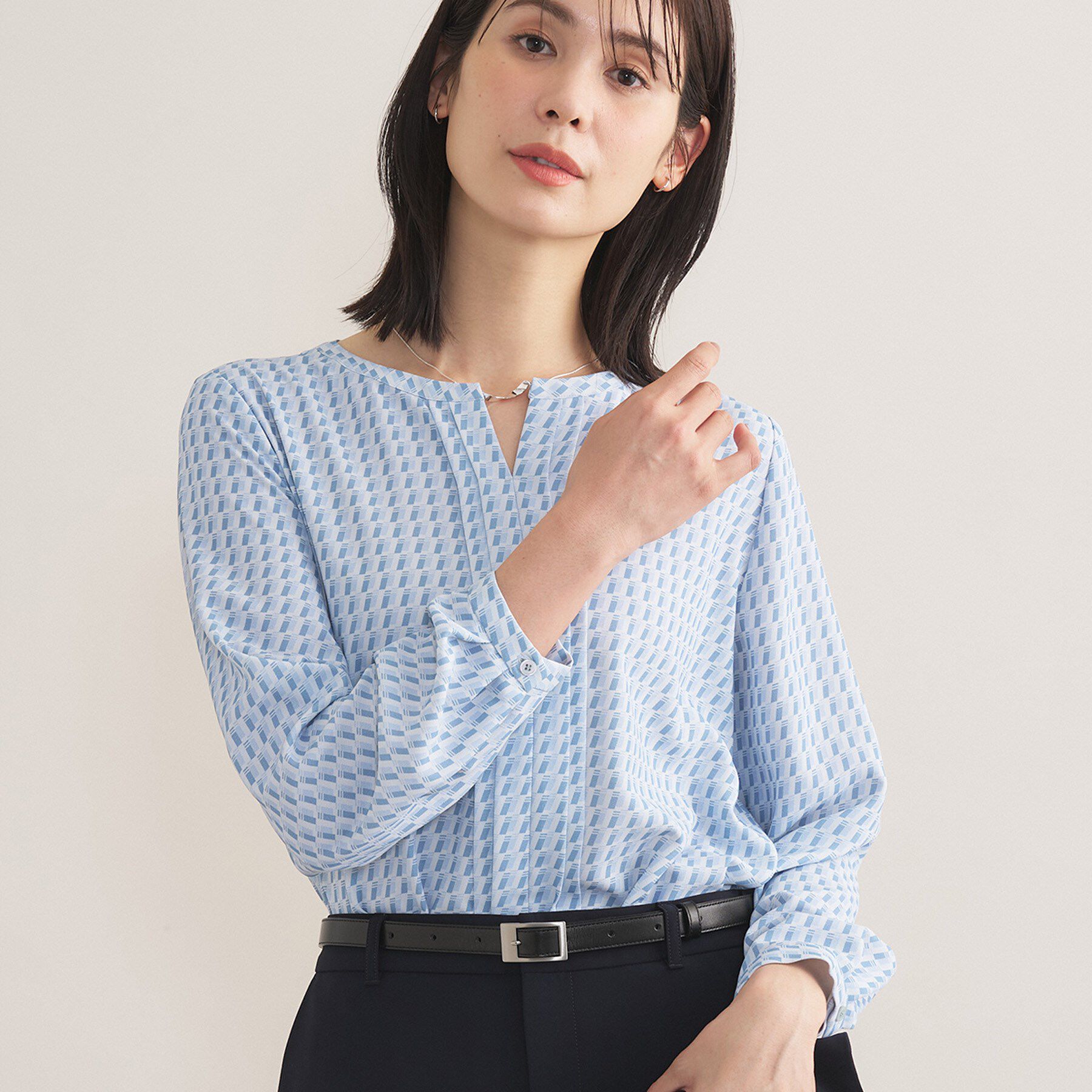 INDIVI「【セレモニー／洗える／透けにくい】ジオメ柄プリントブラウス」|シャツ・ブラウス|