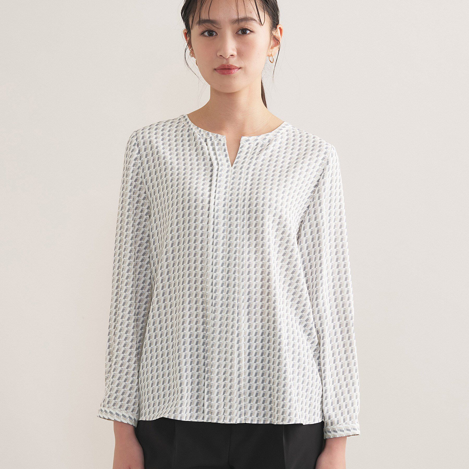 INDIVI「【セレモニー／洗える／透けにくい】ジオメ柄プリントブラウス」|シャツ・ブラウス|