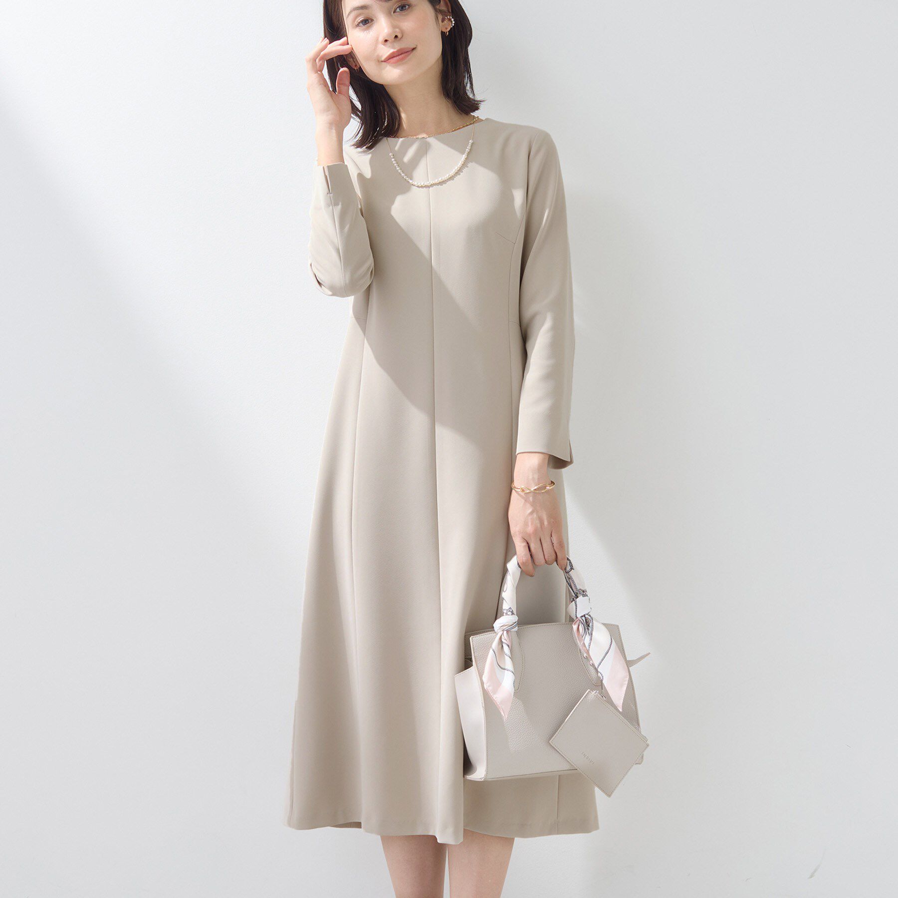INDIVI「【上品光沢／セレモニー／SETUP可能】スタイルUPワンピース」|ワンピース|ベージュ(652)