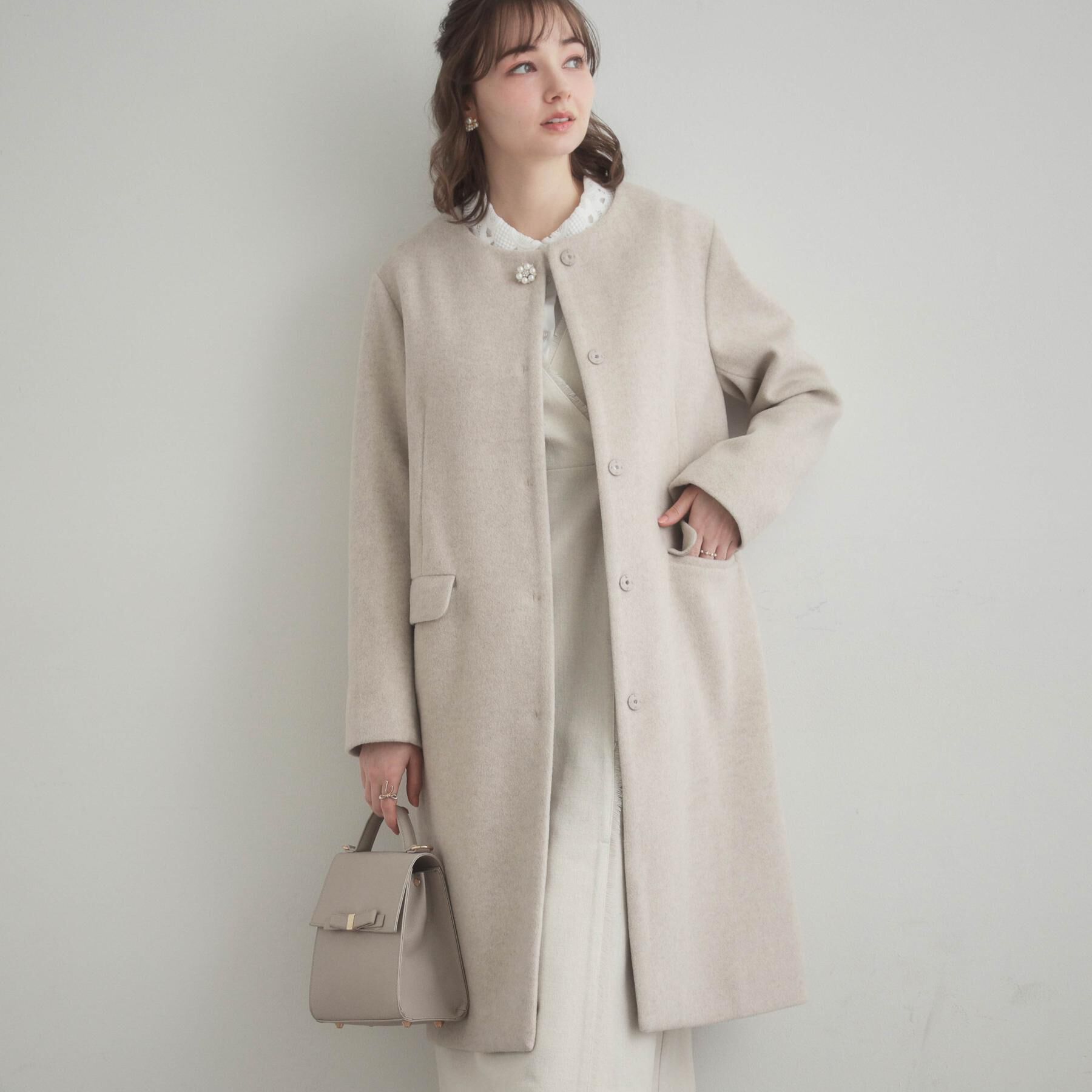 Couture broach「【通勤/ビジューブローチ付き】ノーカラー ロングコート」|ノーカラーコート|
