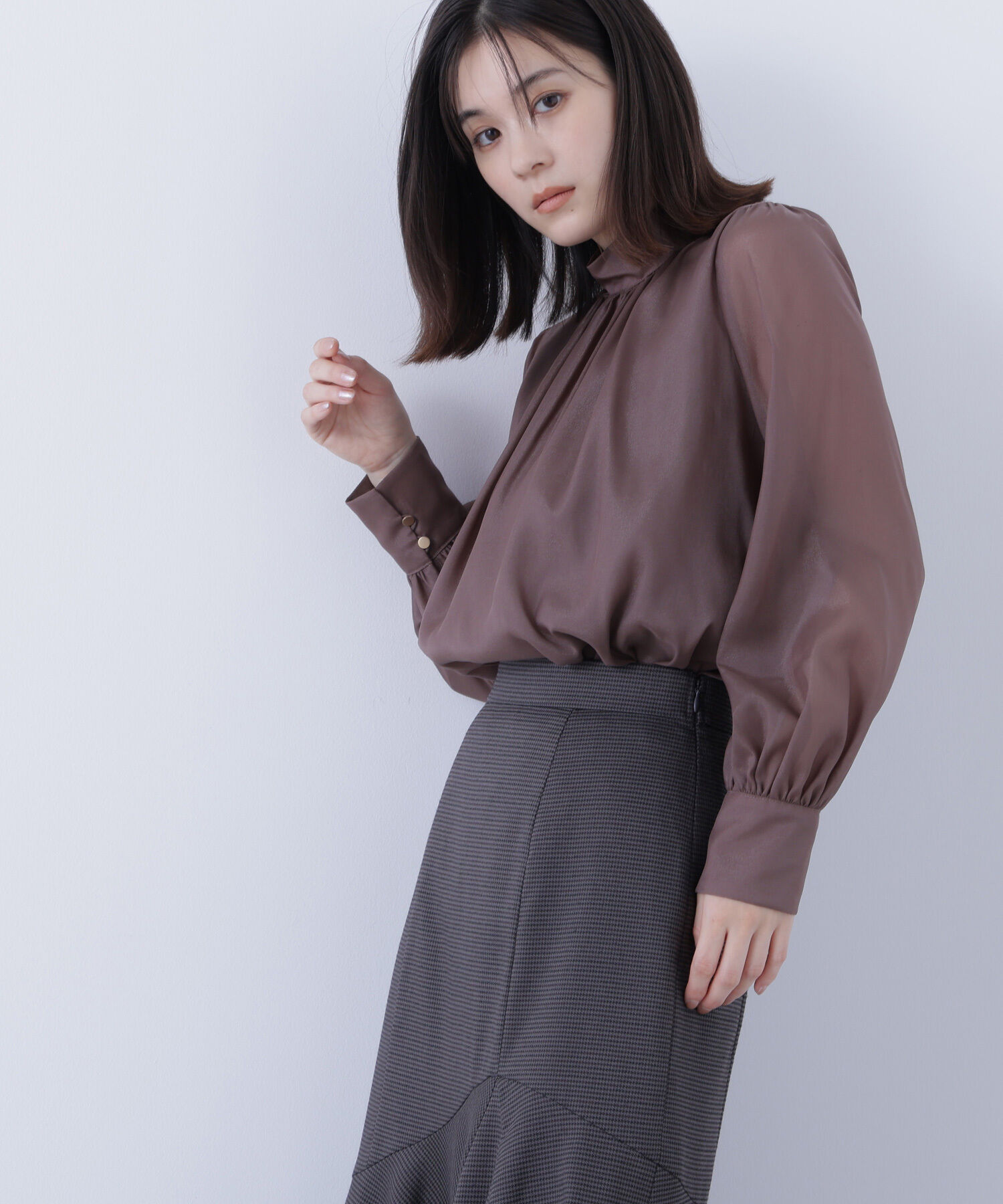  「ハイネックボリュームシアーブラウス」|シャツ・ブラウス|ダークブラウ 1