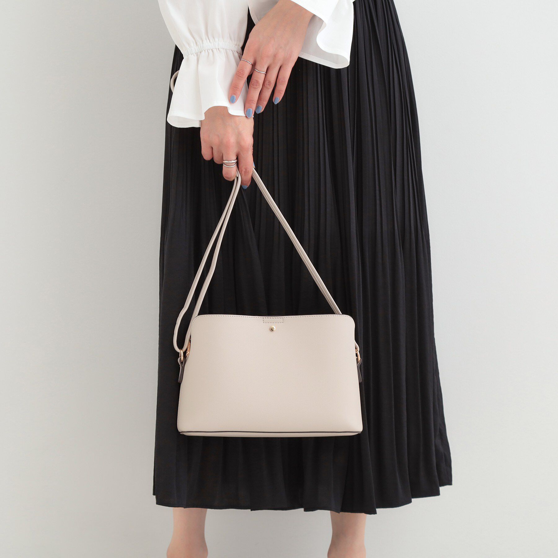 SHOO･LA･RUE「一枚革風3層ショルダーバッグ」|ショルダー・メッセンジャー|グレー(012)