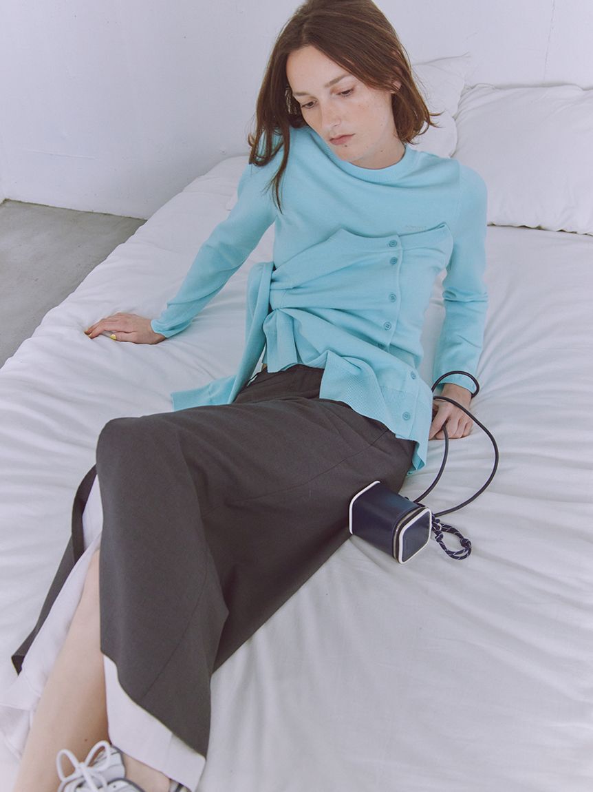 emmi atelier「ウール混emmiロゴクルーネックニットカーディガン」|カーディガン|