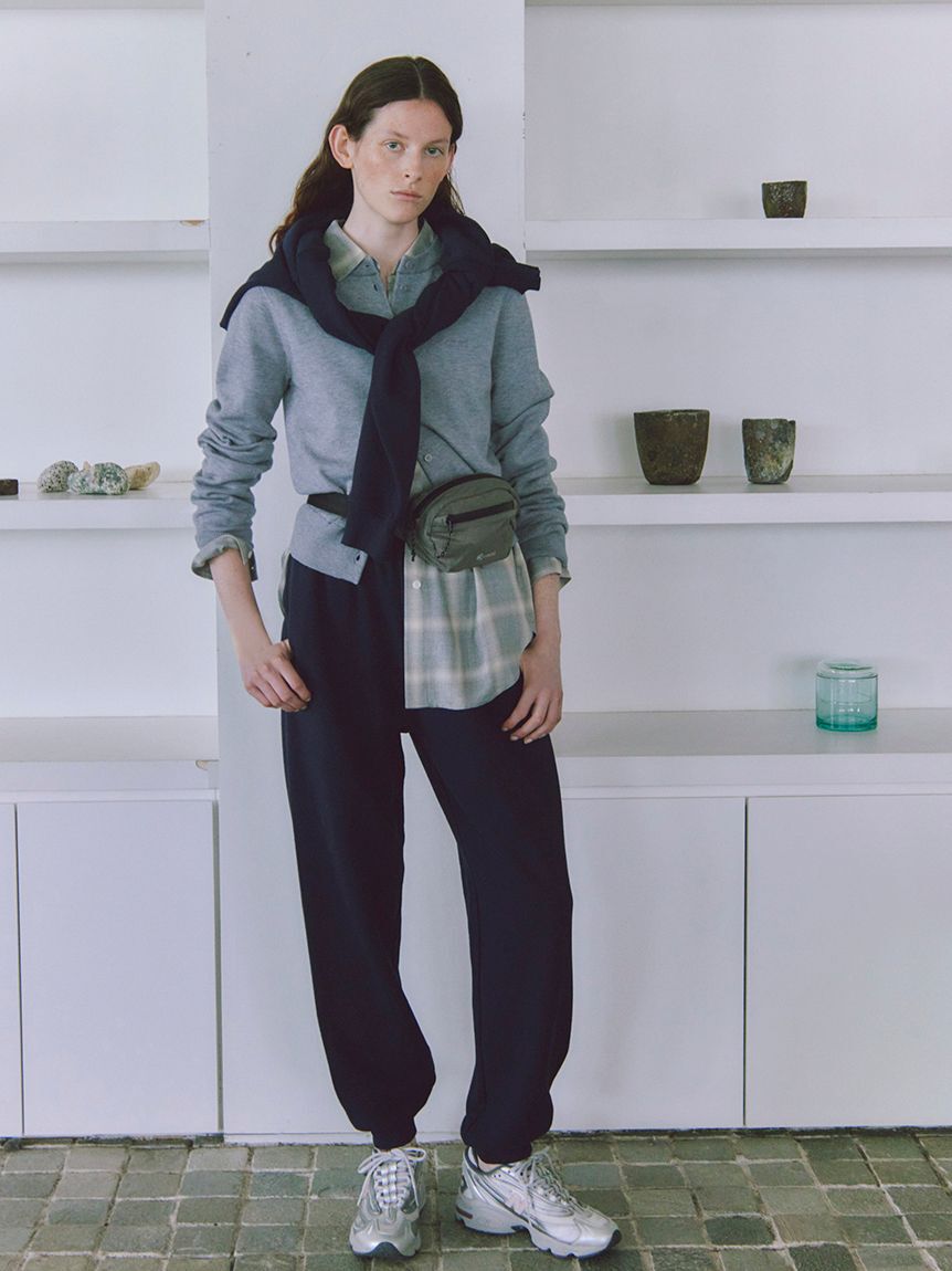 emmi atelier「ウール混emmiロゴクルーネックニットカーディガン」|カーディガン|