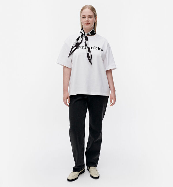 Marimekko「Veisto Logo Placement Tシャツ」|シャツ・ブラウス|ホワイト&times;ブラック