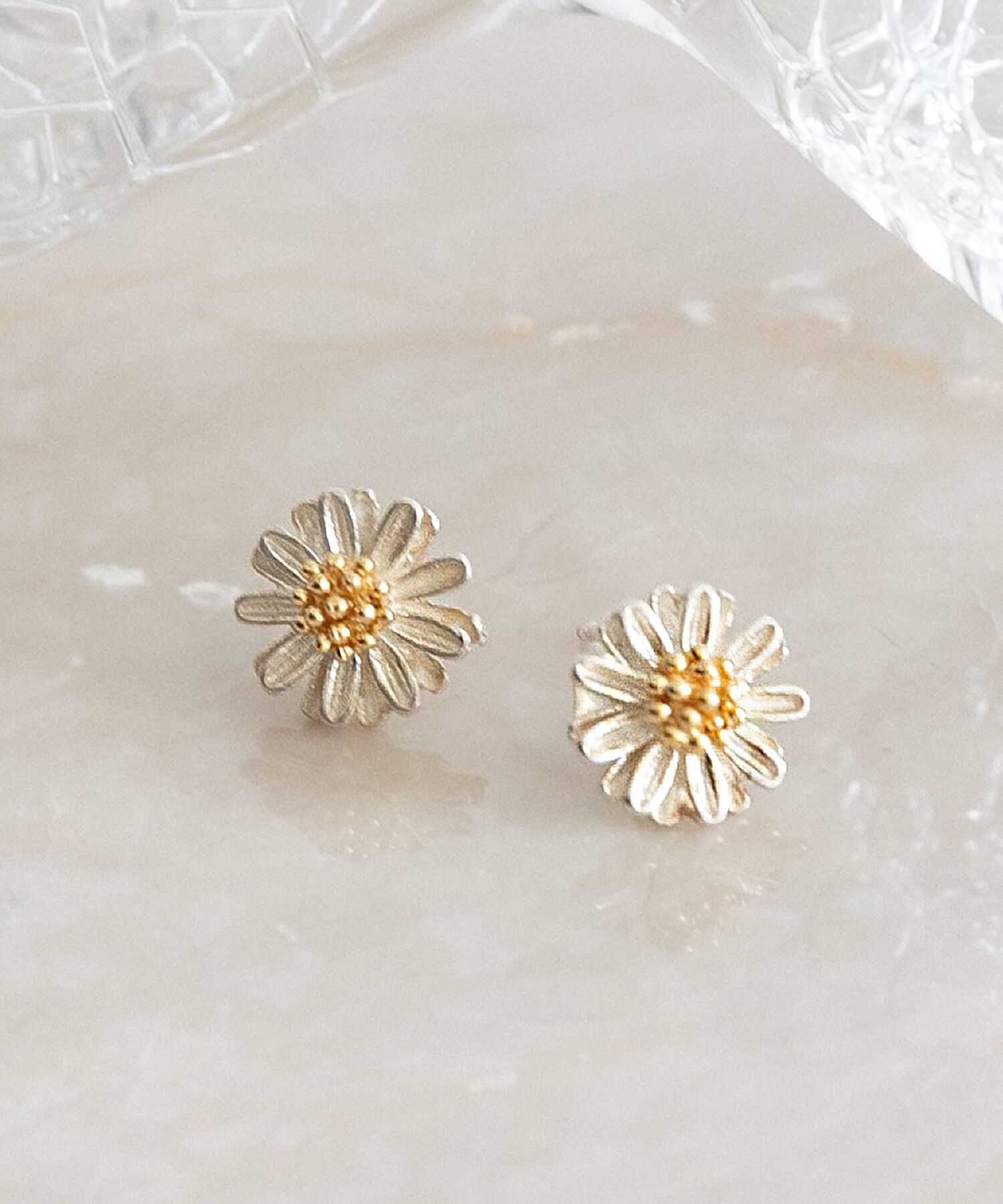 Phoebe「【SV925】ハピネスデイジーピアス」|ピアス|
