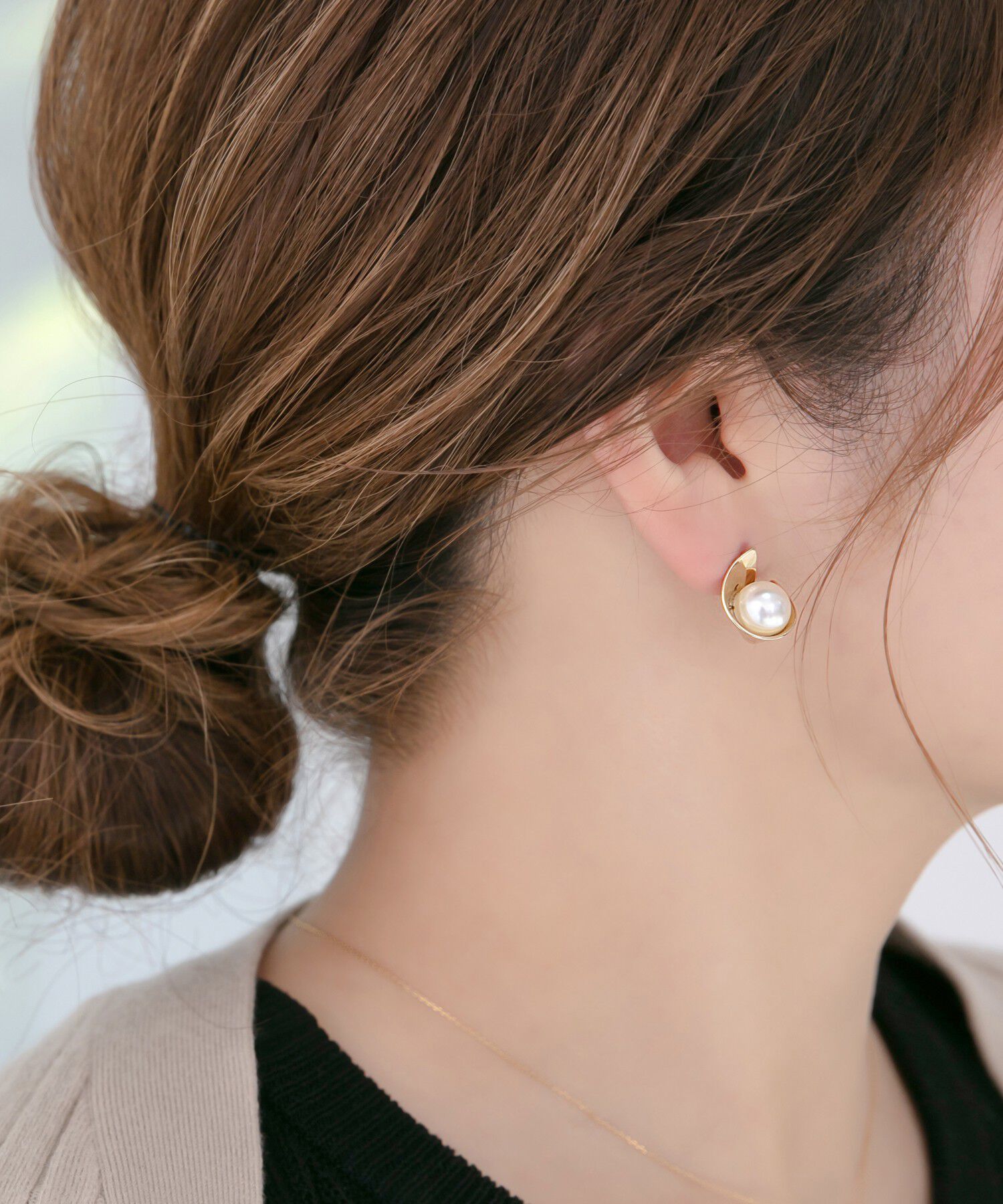 Phoebe「ラップメタルパールピアス　ゴールド」|ピアス|