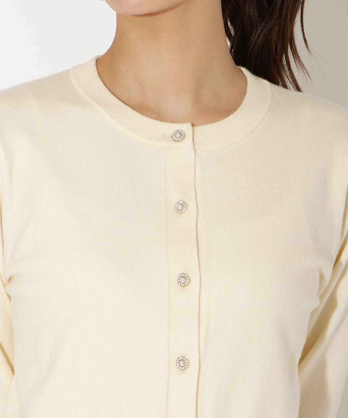 アンドクチュール「ビジューボタンクルーネックカーディガン」|カーディガン|