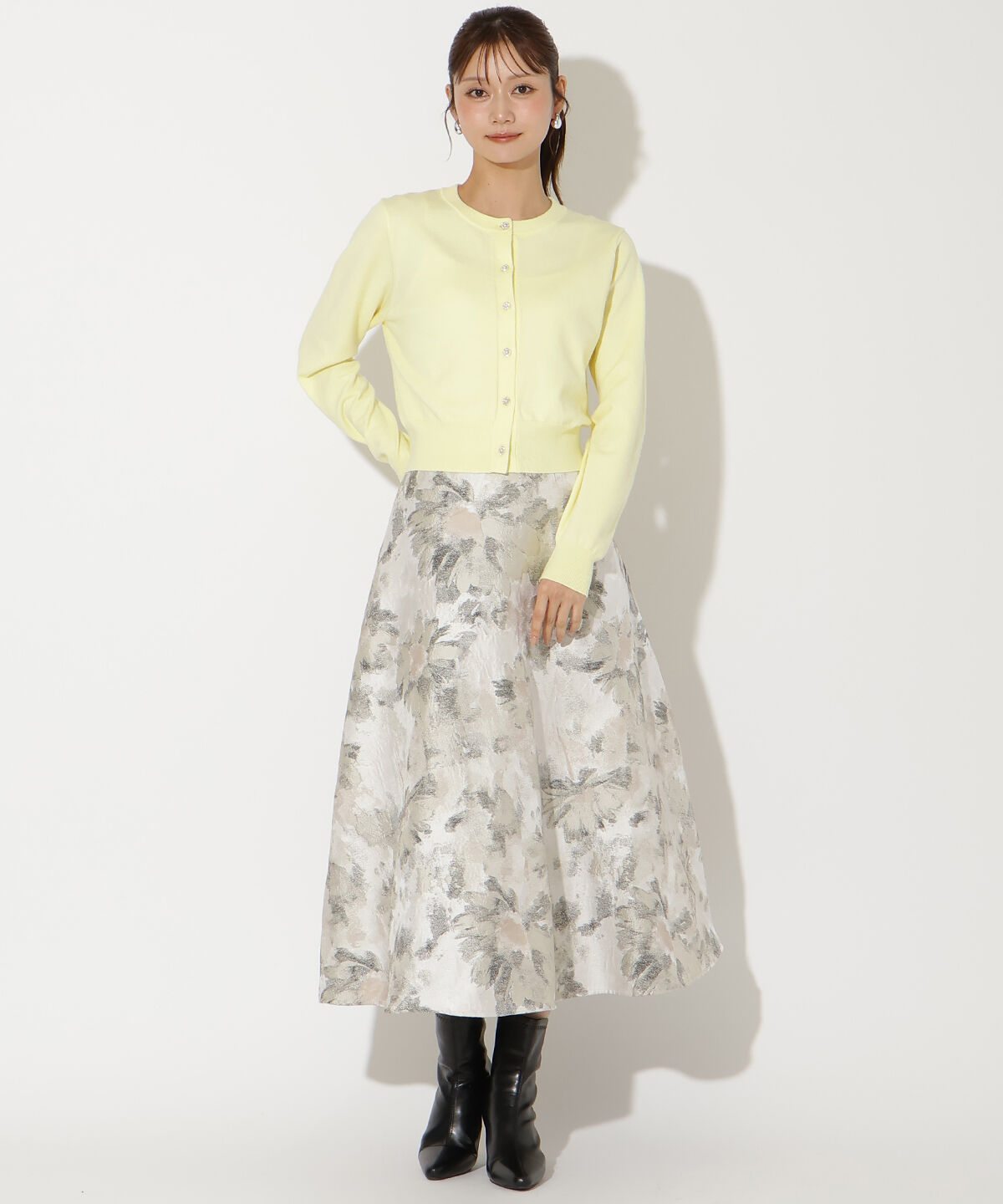 アンドクチュール「ビジューボタンクルーネックカーディガン」|カーディガン|