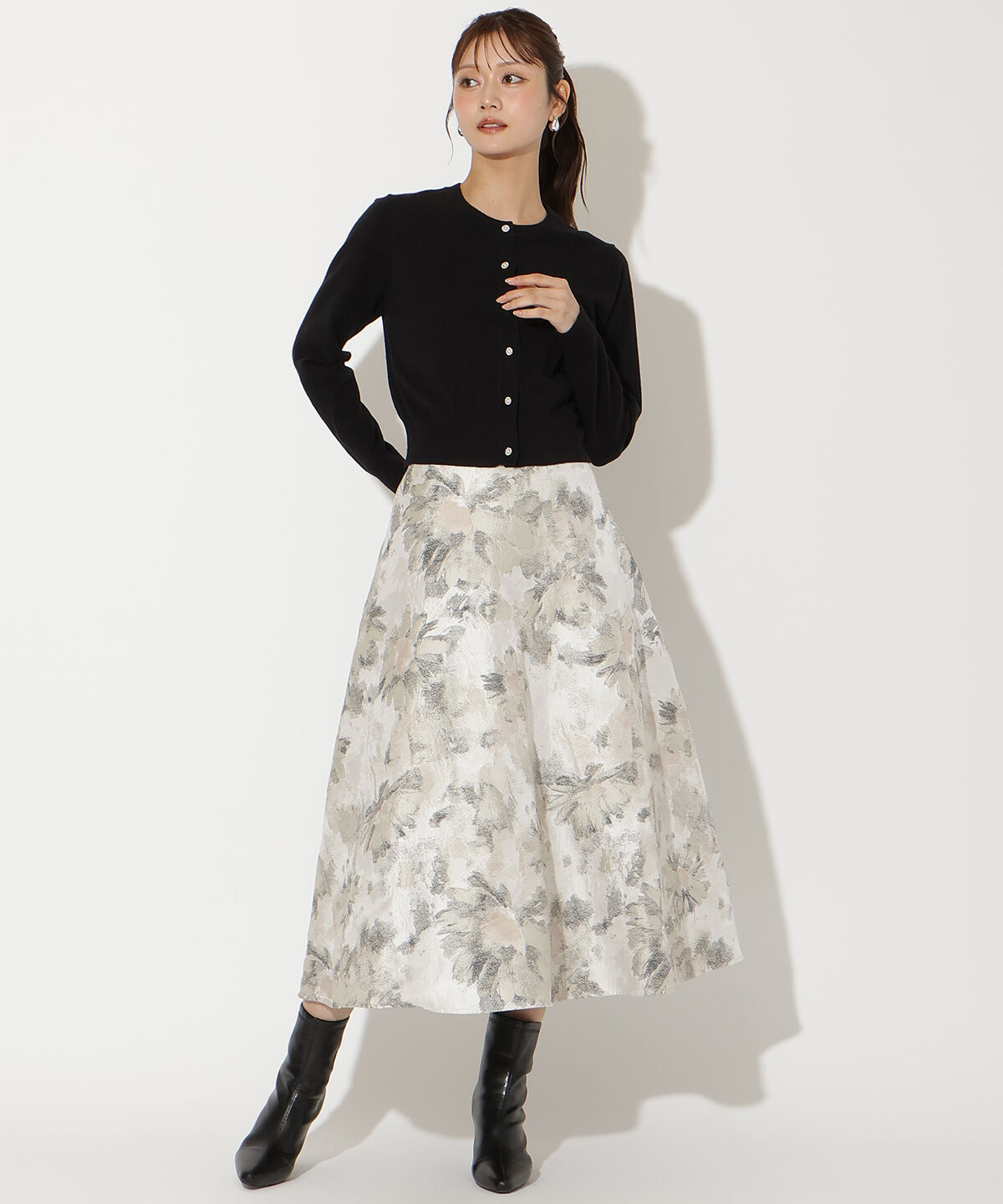 アンドクチュール「ビジューボタンクルーネックカーディガン」|カーディガン|