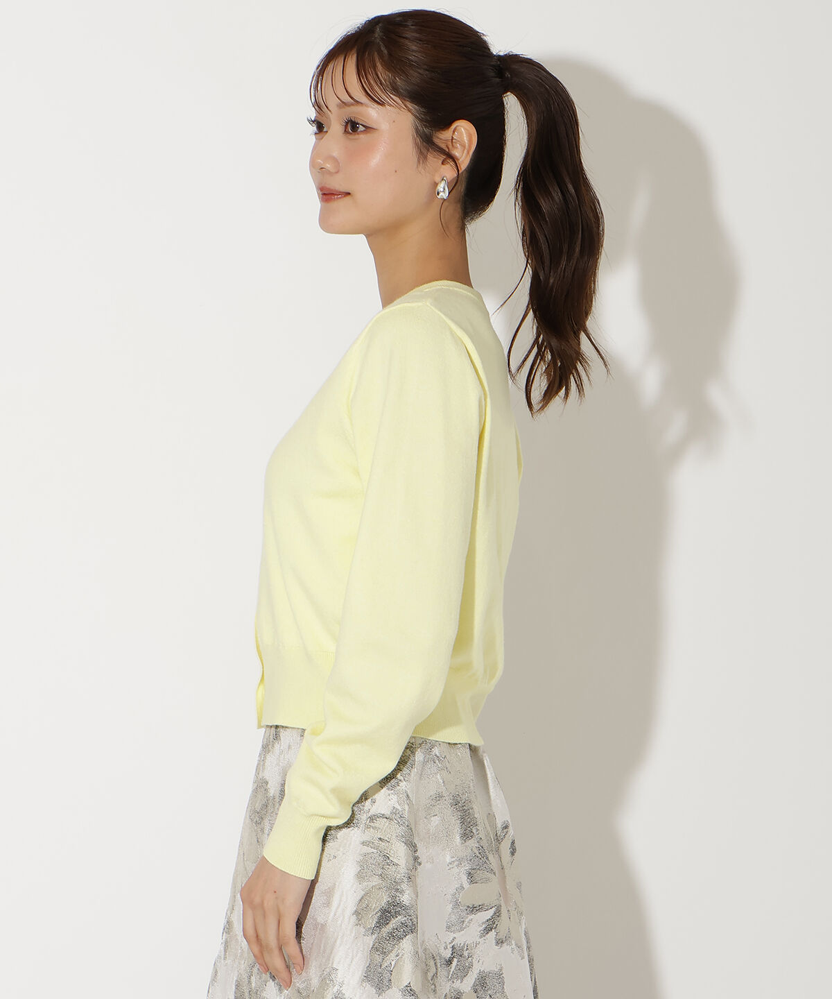 アンドクチュール「ビジューボタンクルーネックカーディガン」|カーディガン|