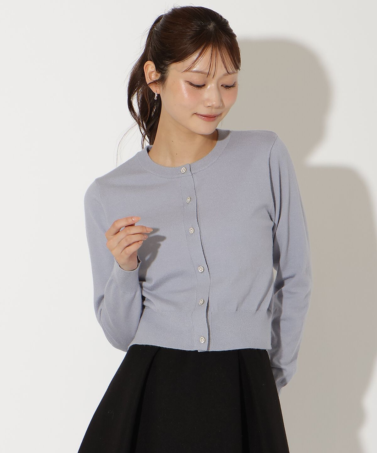 アンドクチュール「ビジューボタンクルーネックカーディガン」|カーディガン|
