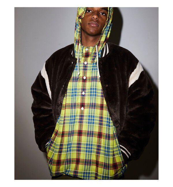 BEAMS「ワイドフィット フェイクファー バーシティ ジャケット」|ブルゾン・スタジャン|BROWN