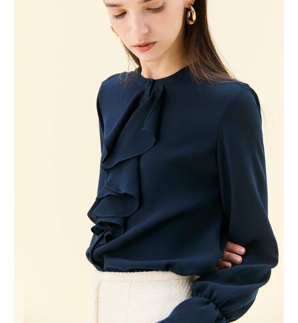 BEIGE,「【WEB限定・洗える】CLARION / バンドカラーフリルブラウス」|シャツ・ブラウス|